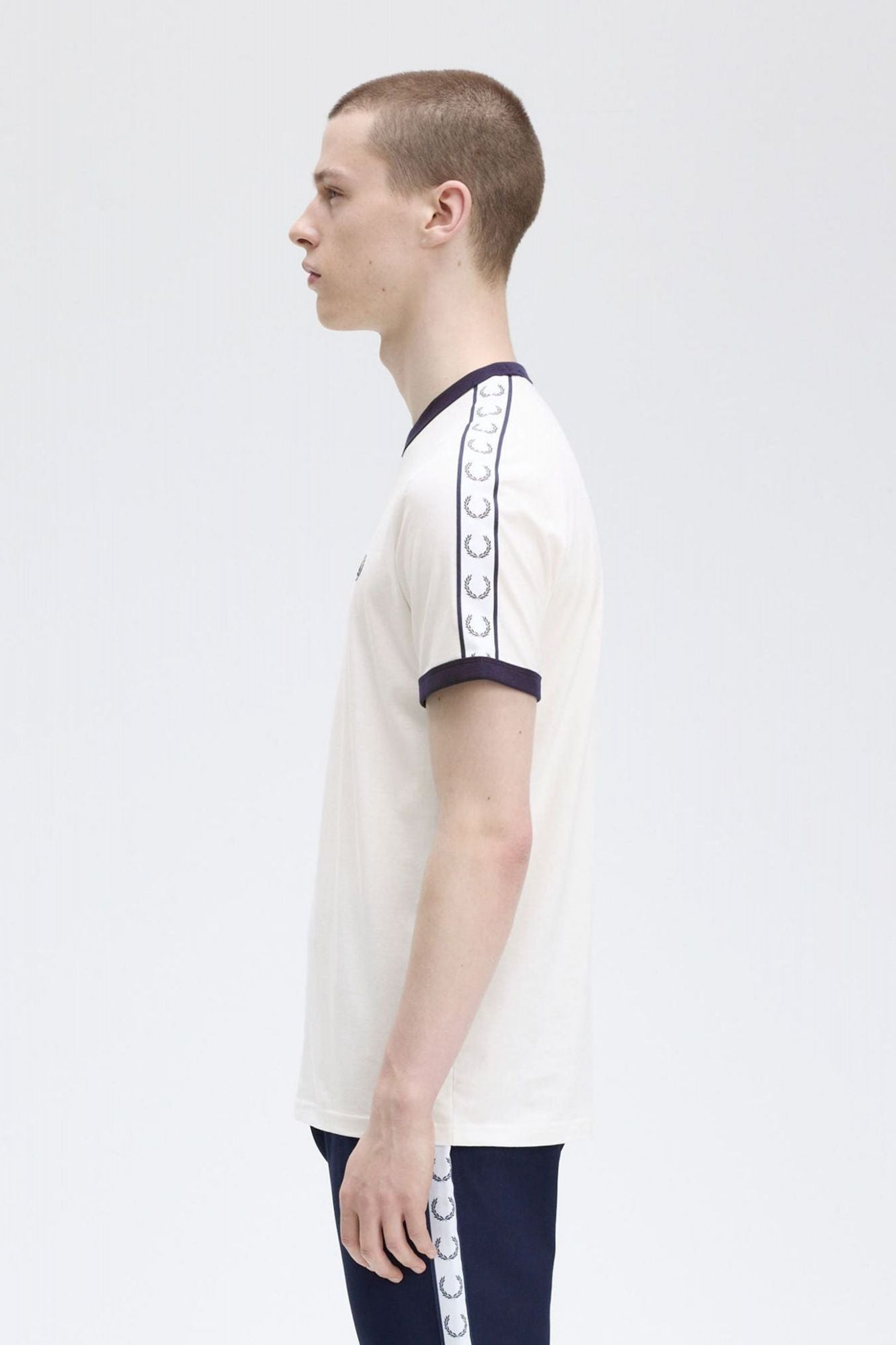 FRED PERRY TAPED RINGER T-SHIRT en color BLANCO (3)