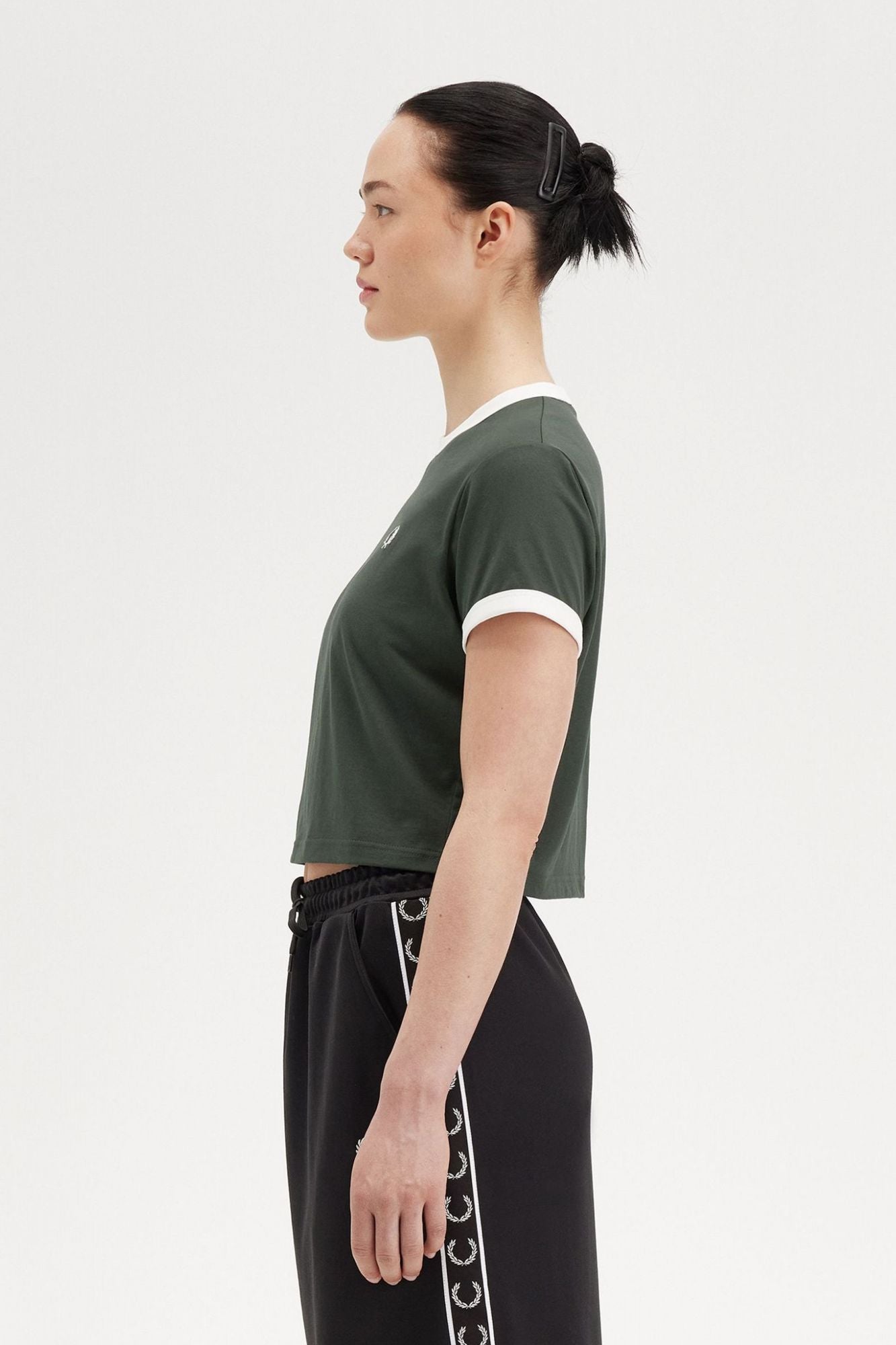 FRED PERRY CROPPED RINGER T-SHIRT en color VERDE (3)