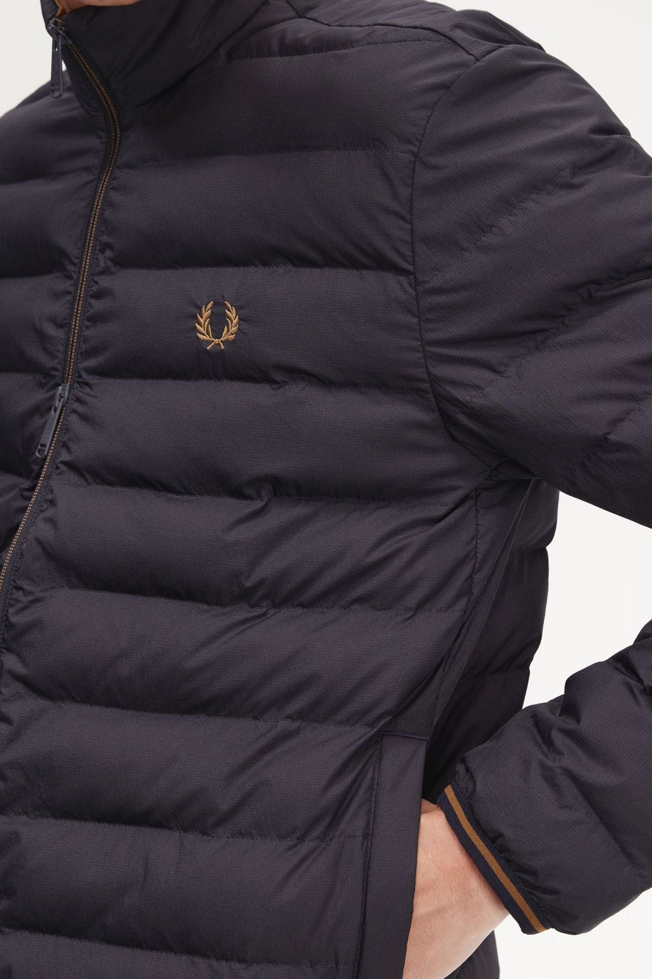 FRED PERRY INSULATED JACKET en color AZUL (3)