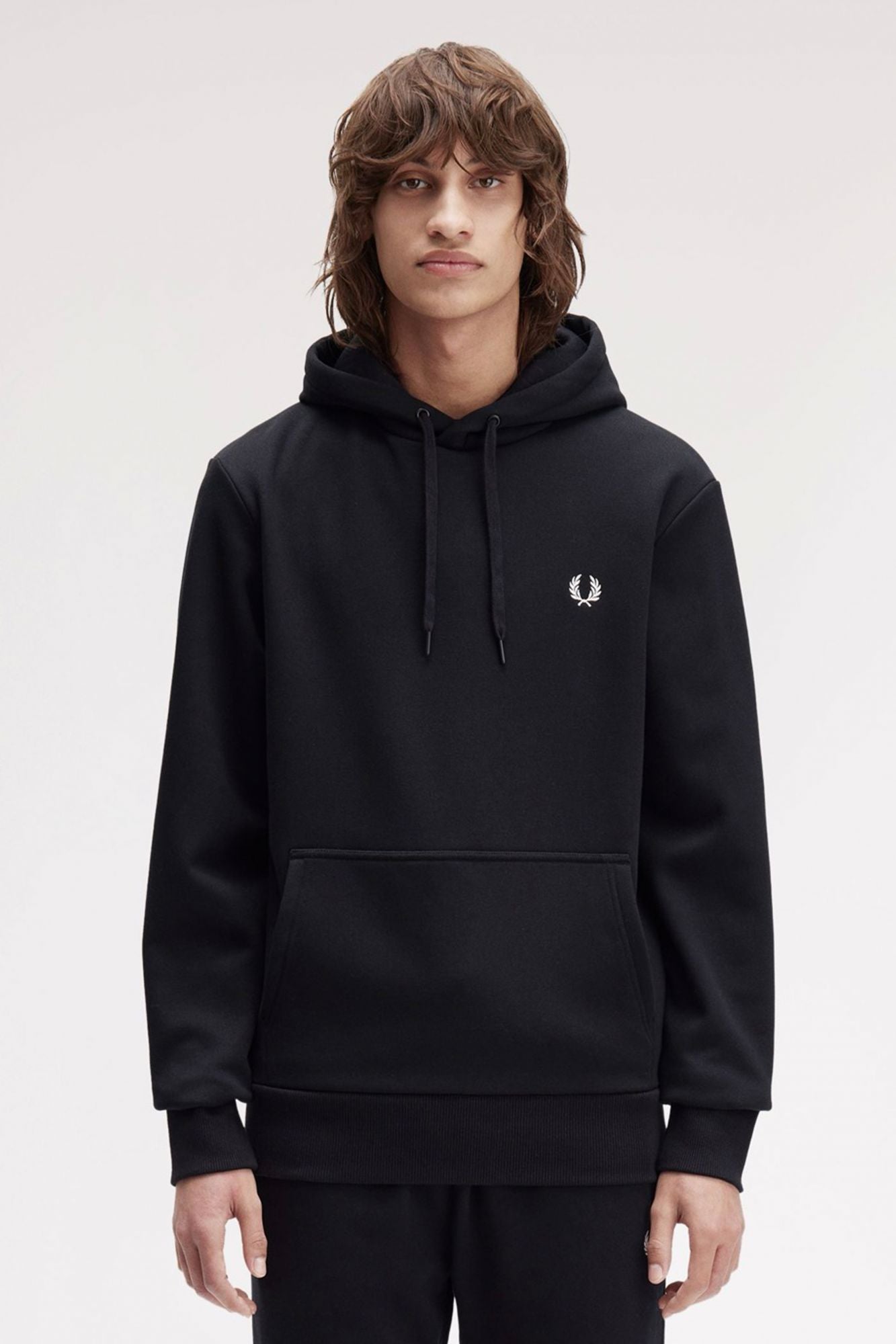 FRED PERRY BRANDING HOODED SWEATS en color NEGRO (1)