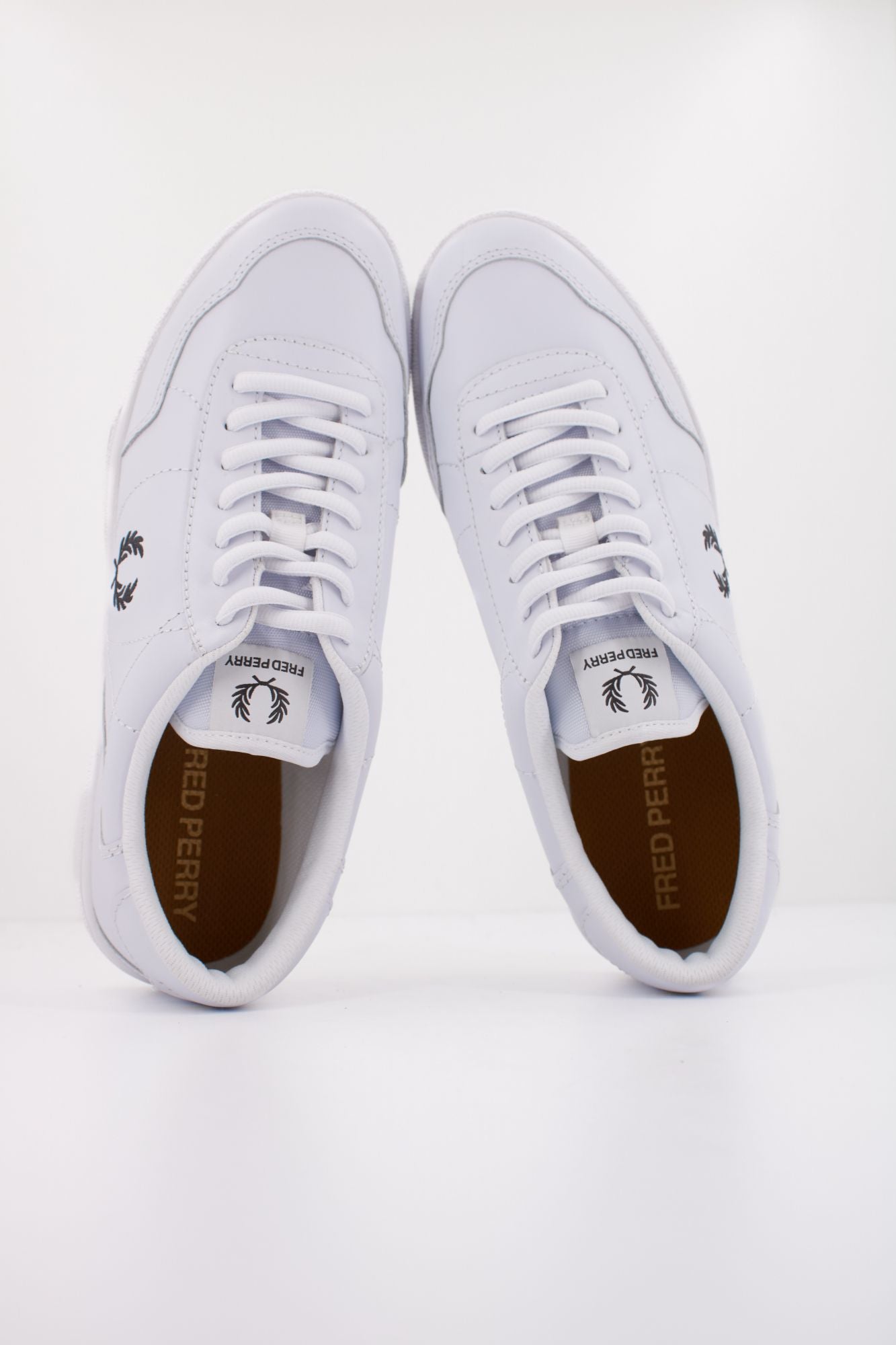 FRED PERRY B11 LEATHER en color BLANCO (3)