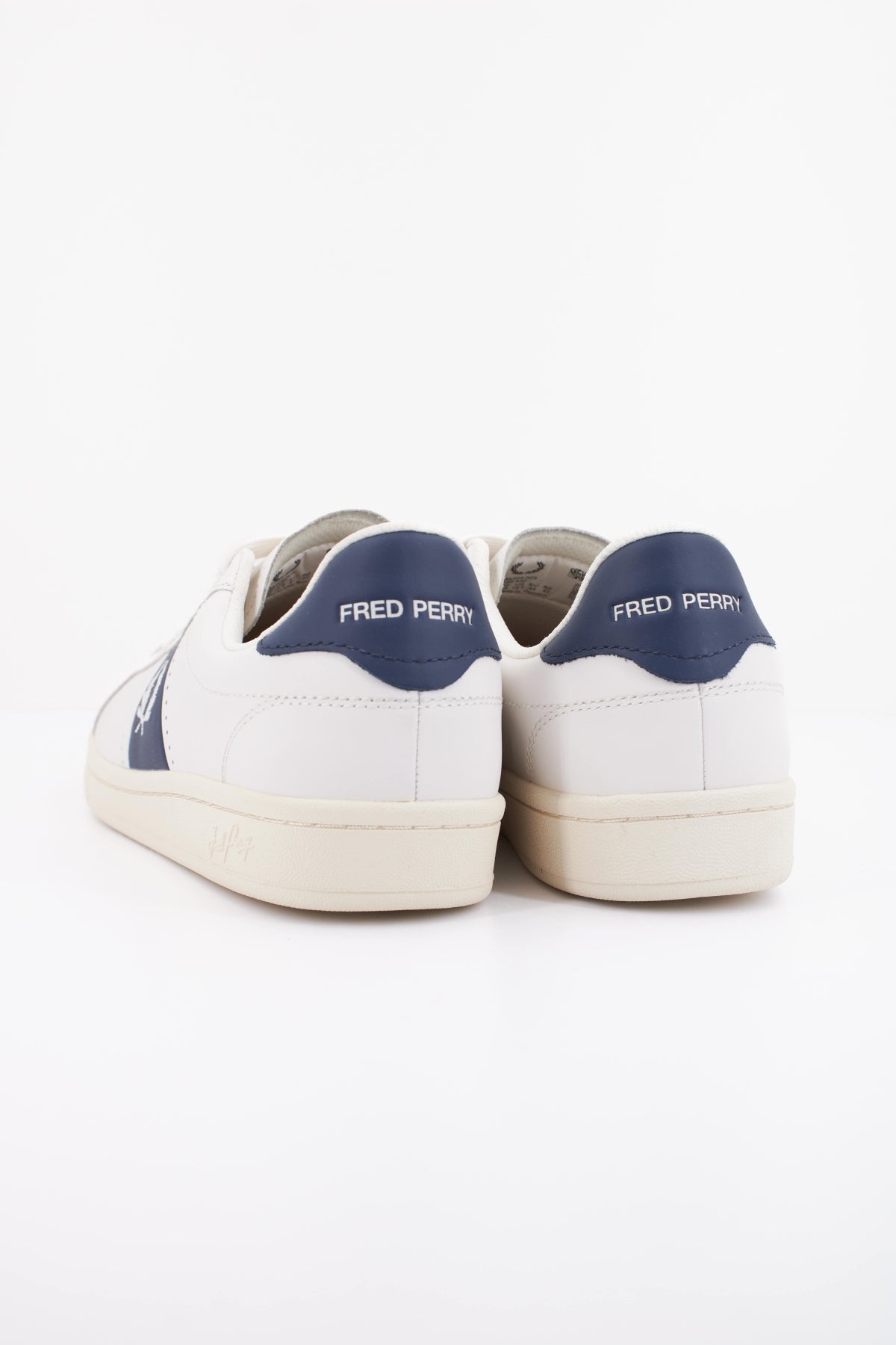 FRED PERRY B721 LEATHER en color BLANCO (4)