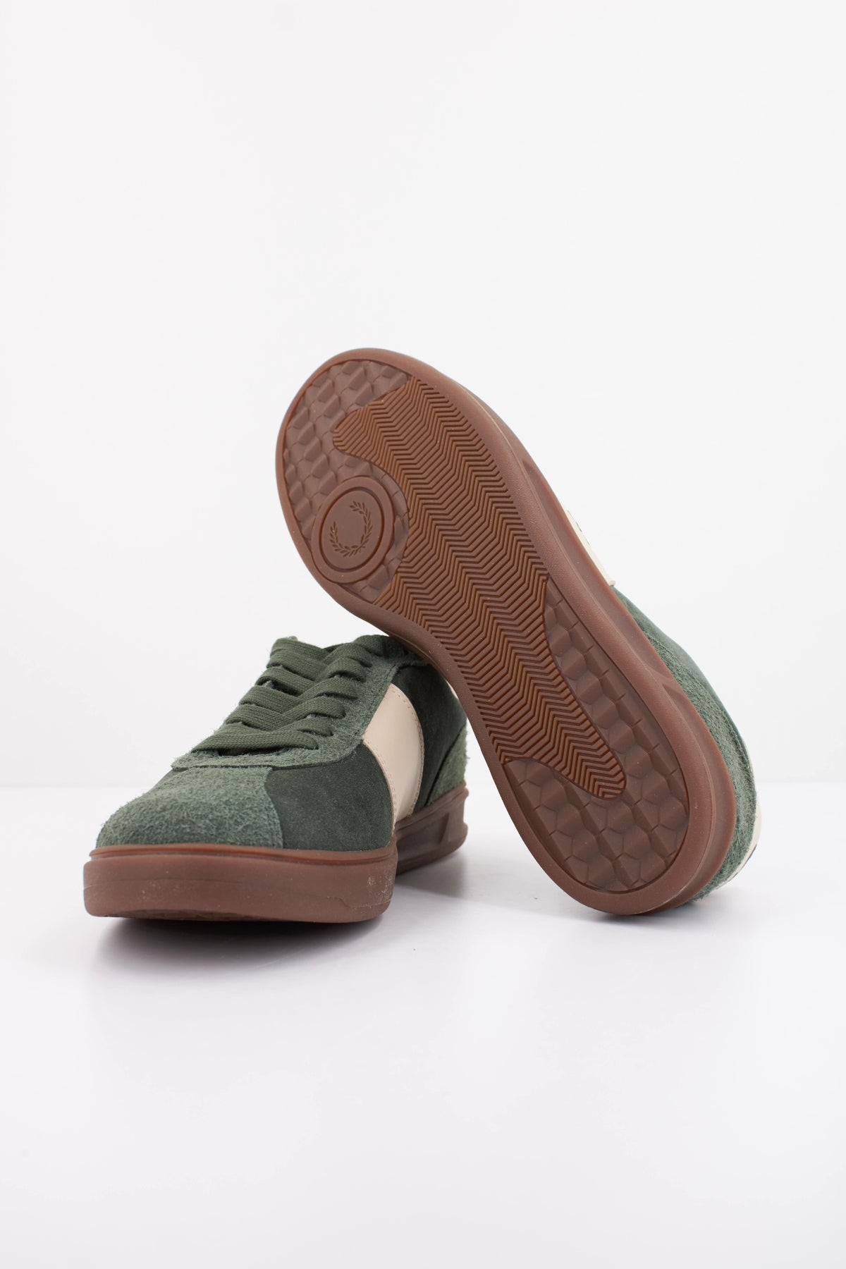 FRED PERRY SUEDE LEATHER en color VERDE (5)