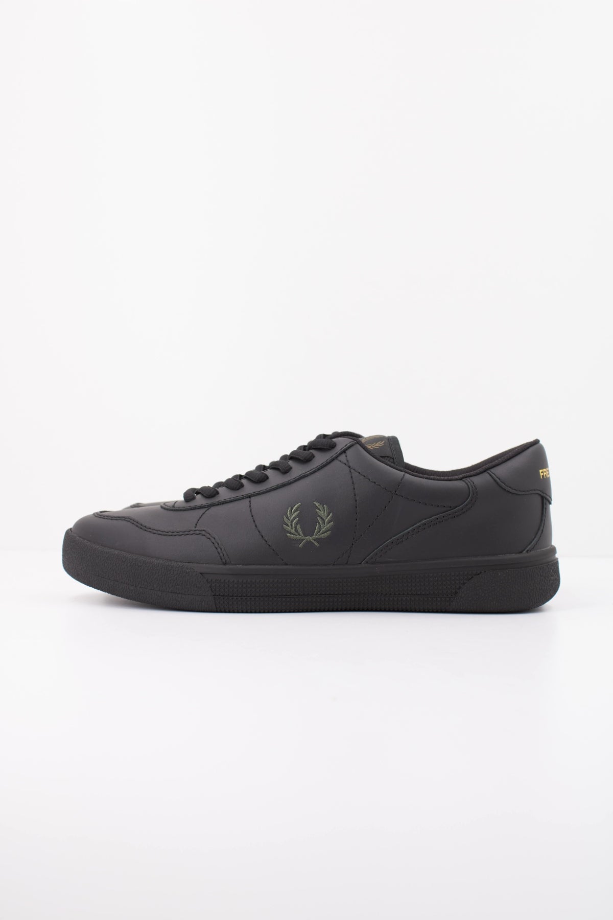 FRED PERRY B11 LEATHER en color NEGRO (1)