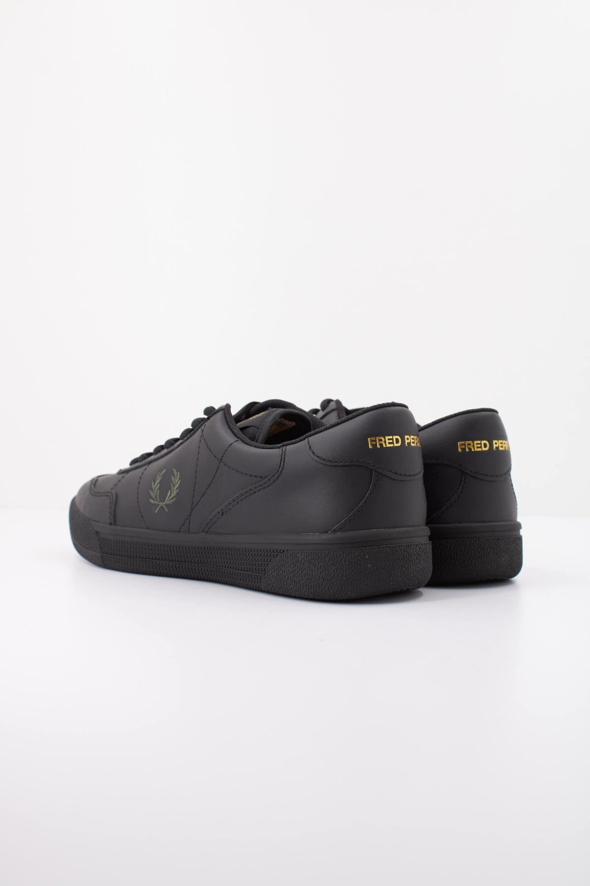 FRED PERRY B11 LEATHER en color NEGRO (3)
