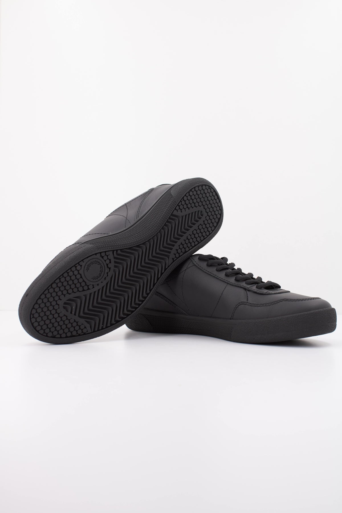 FRED PERRY B11 LEATHER en color NEGRO (4)