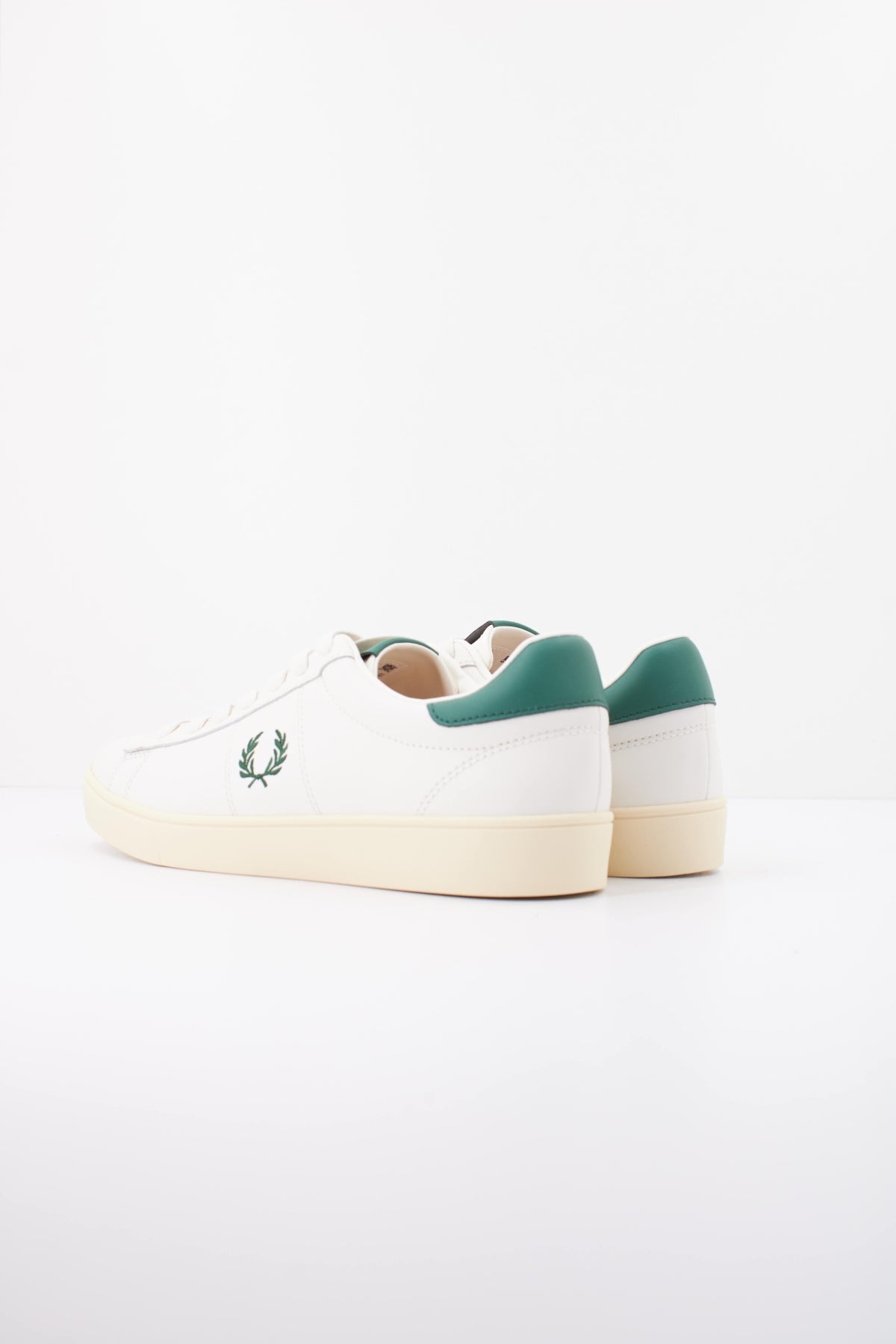 FRED PERRY SPENCER LEATHER en color BLANCO (4)