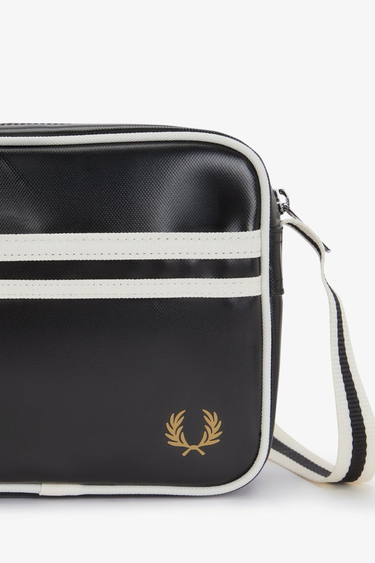 FRED PERRY CLASSIC MINI SHOUDLER BAG en color NEGRO (6)
