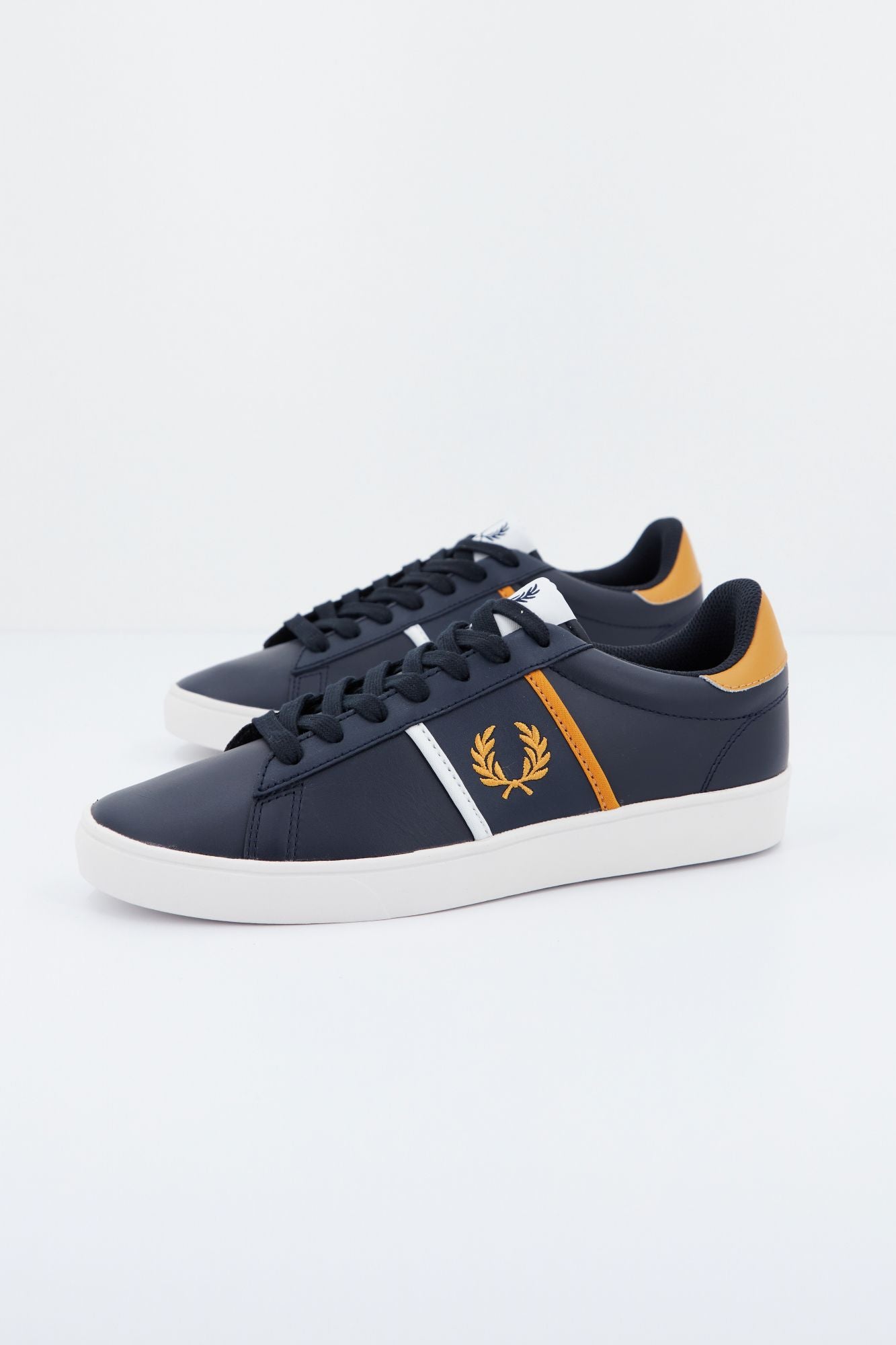FRED PERRY SPENCER LEATHER/TIP en color AZUL (1)