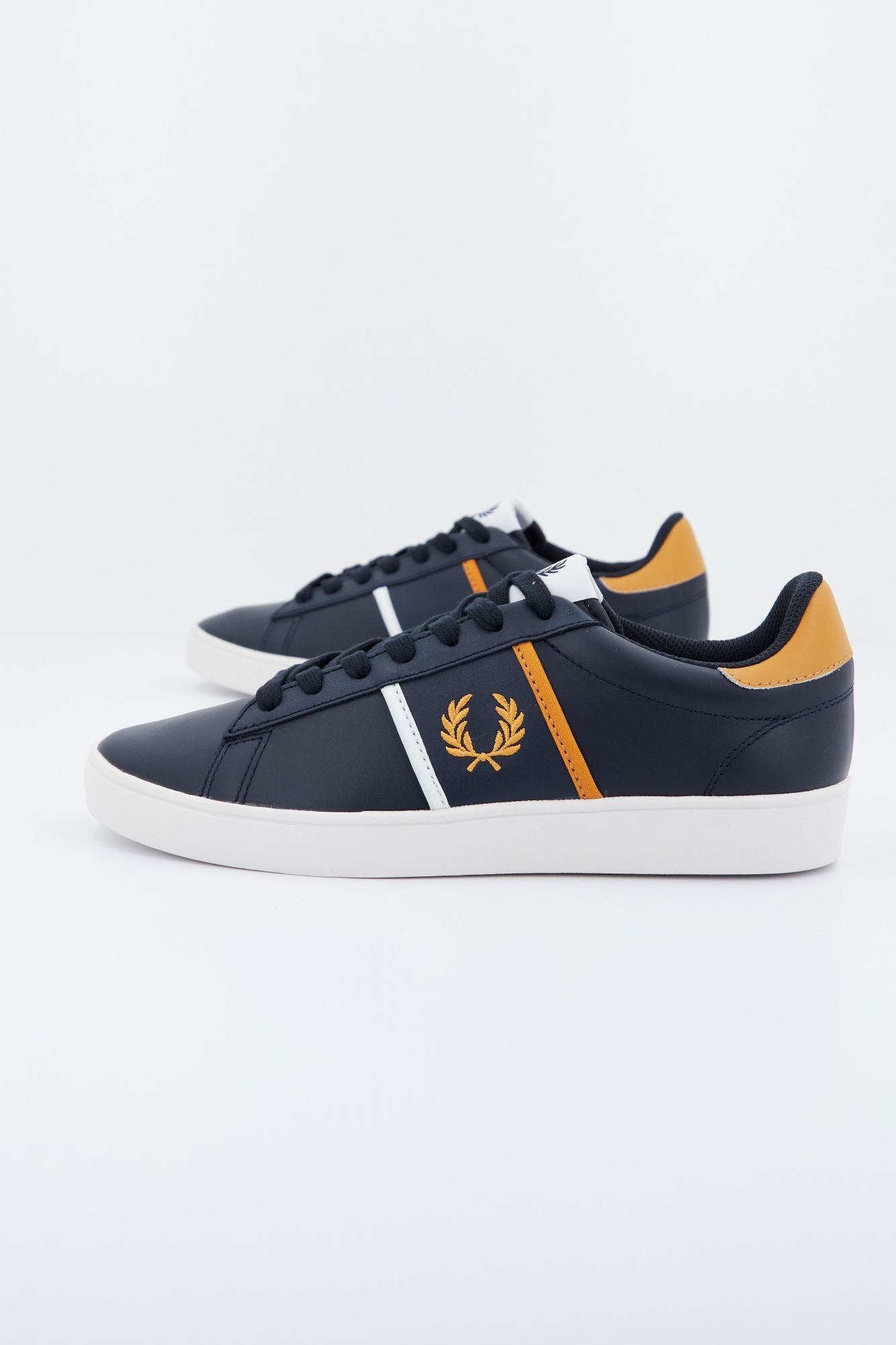 FRED PERRY SPENCER LEATHER/TIP en color AZUL (2)