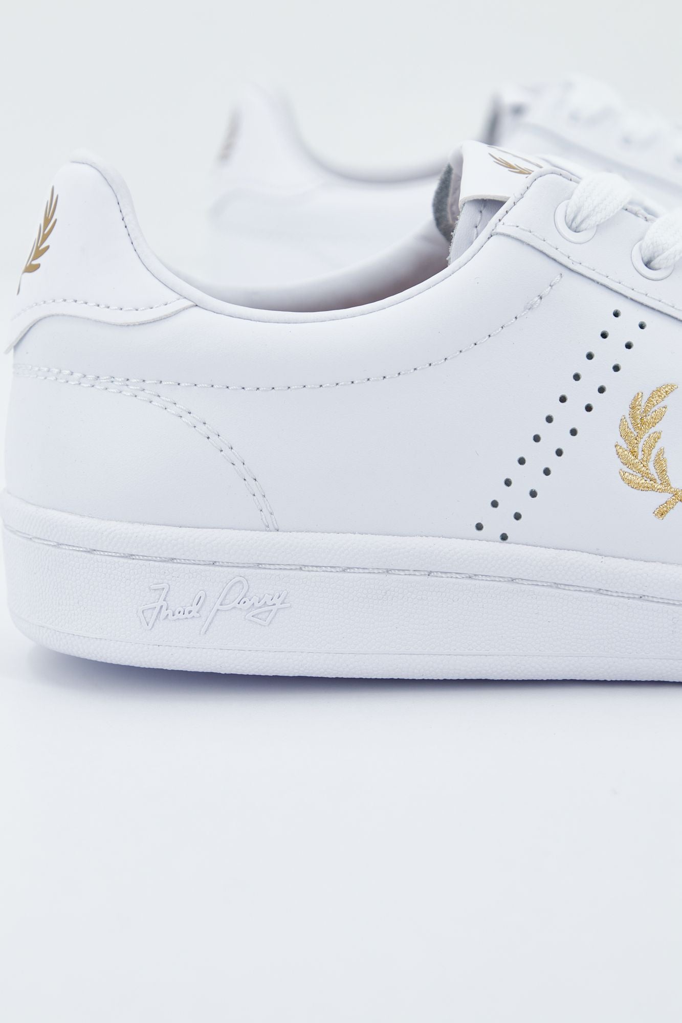 FRED PERRY B721 LEATHER en color BLANCO (4)