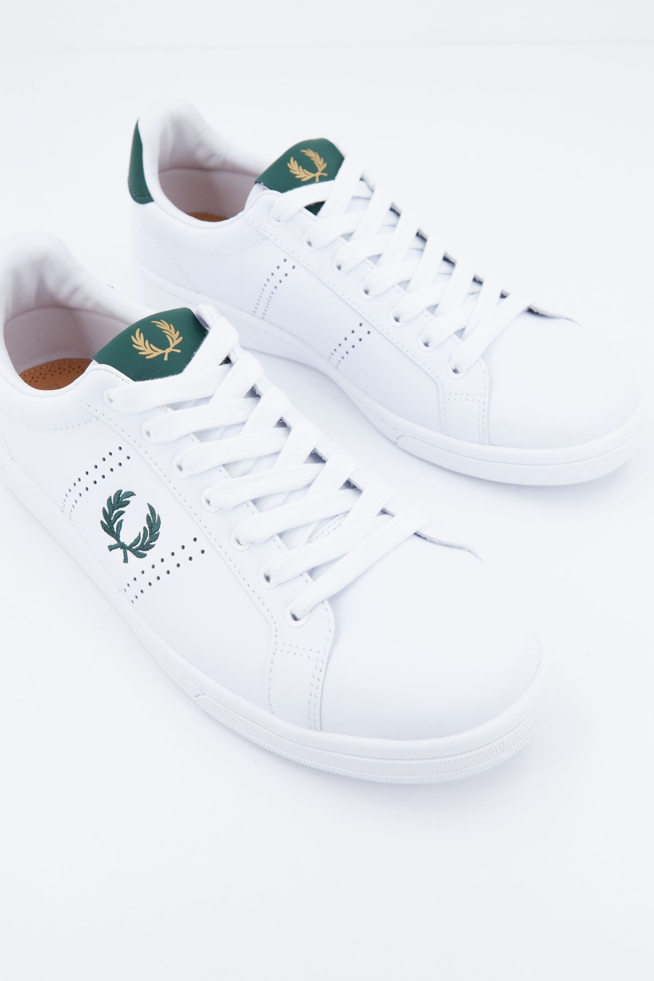 FRED PERRY B8321 en color BLANCO (2)