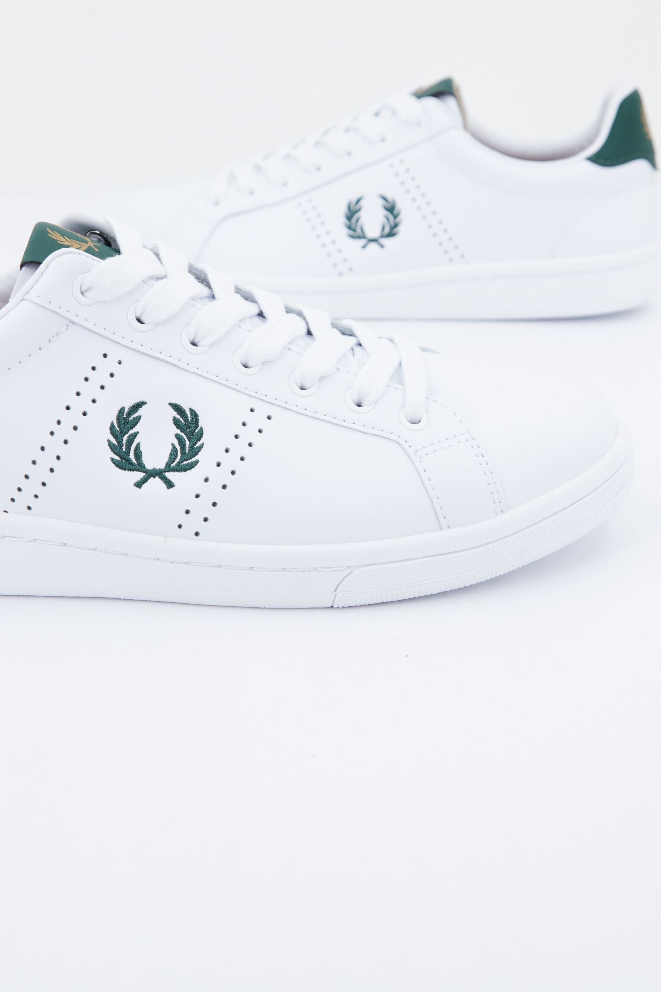 FRED PERRY B8321 en color BLANCO (3)
