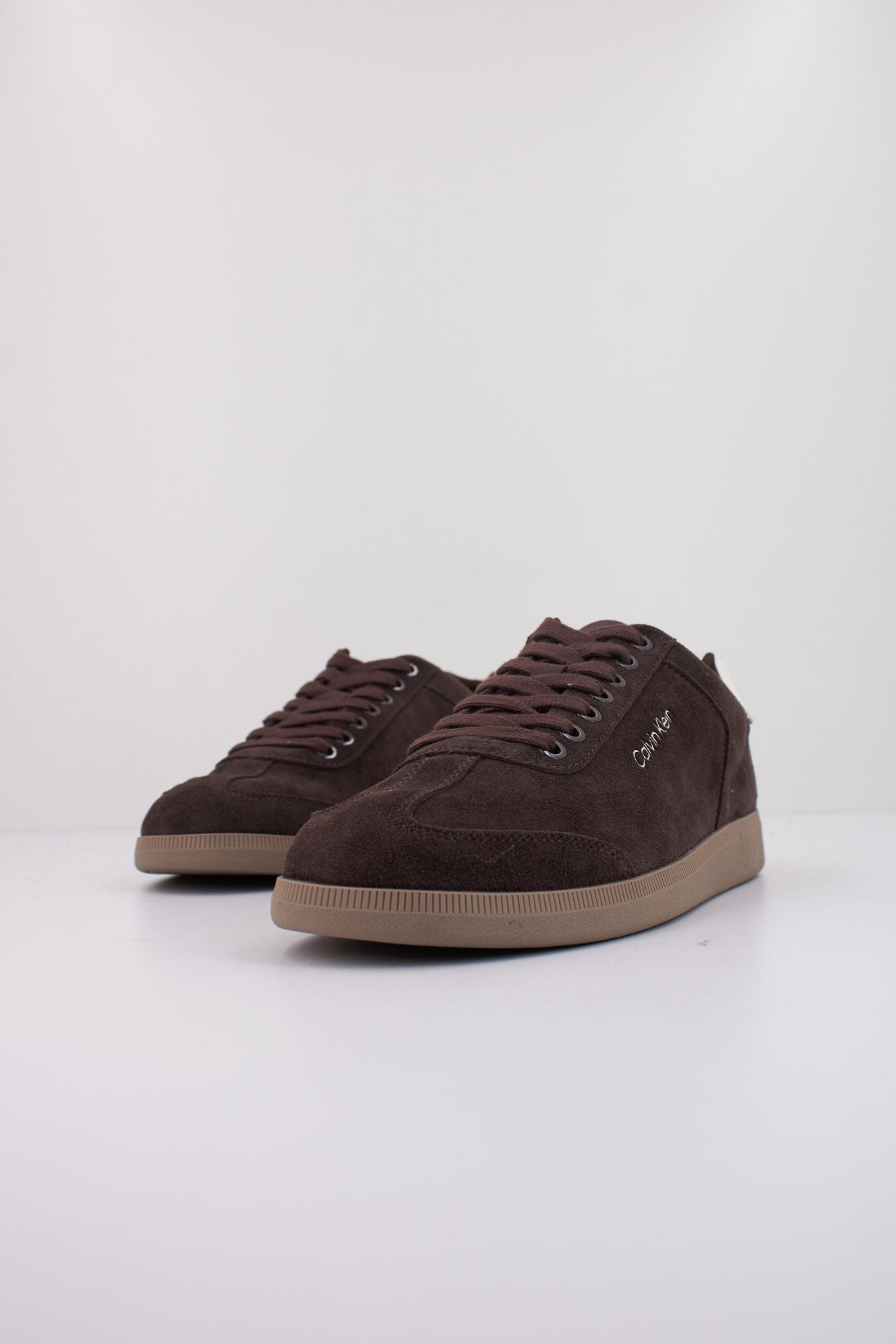 CALVIN KLEIN LOW CUPSOLE LACEUP SU en color MARRON (2)