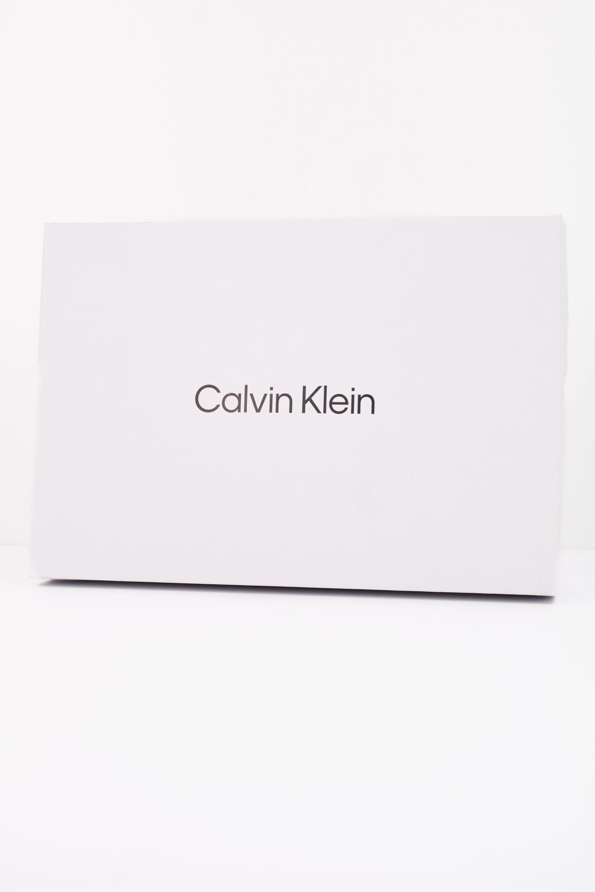 CALVIN KLEIN LOW CUT LACE UP SNEAKER en color BLANCO (6)