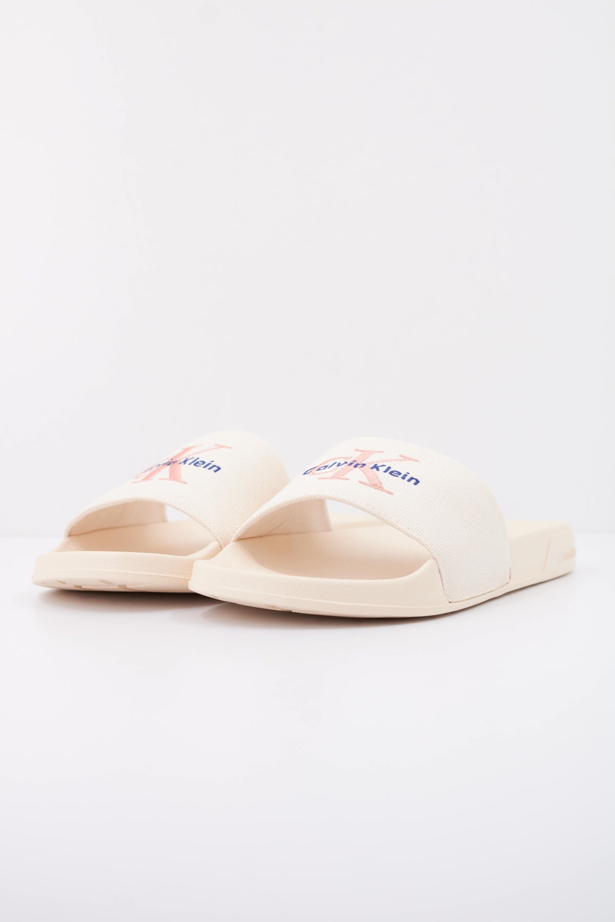 CALVIN KLEIN ESS SLIDE CV en color BEIS (2)