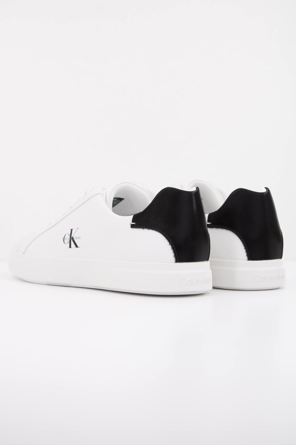 CALVIN KLEIN LOW PRO CUPS LTH ML en color BLANCO (4)