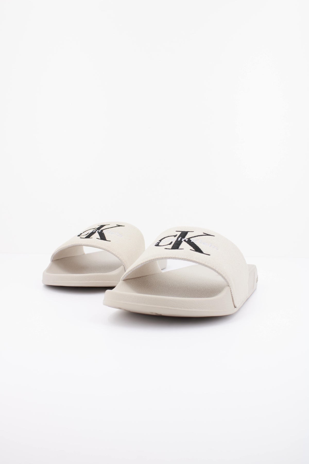CALVIN KLEIN ESS SLIDE CV en color BEIS (2)