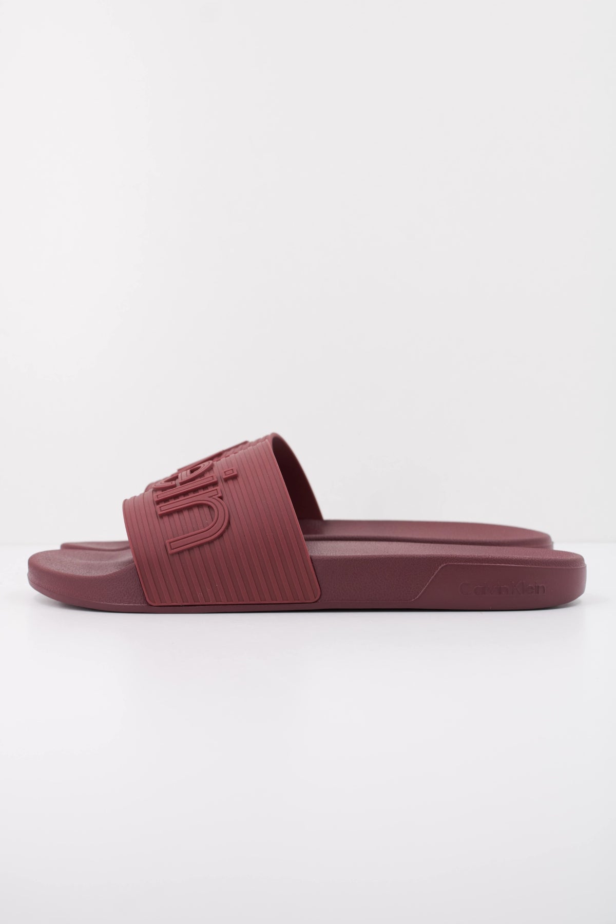 CALVIN KLEIN ESS SLIDE TEXTURE en color BURDEOS (1)