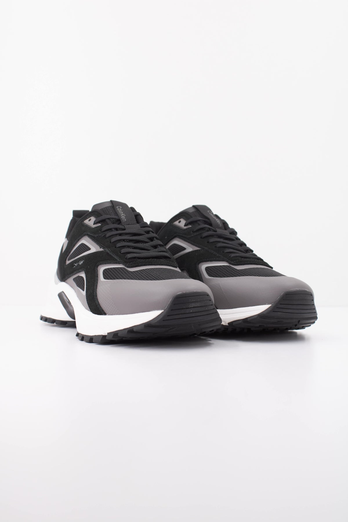 CALVIN KLEIN HIKE RUNNER CK STRIPE MI en color NEGRO (2)