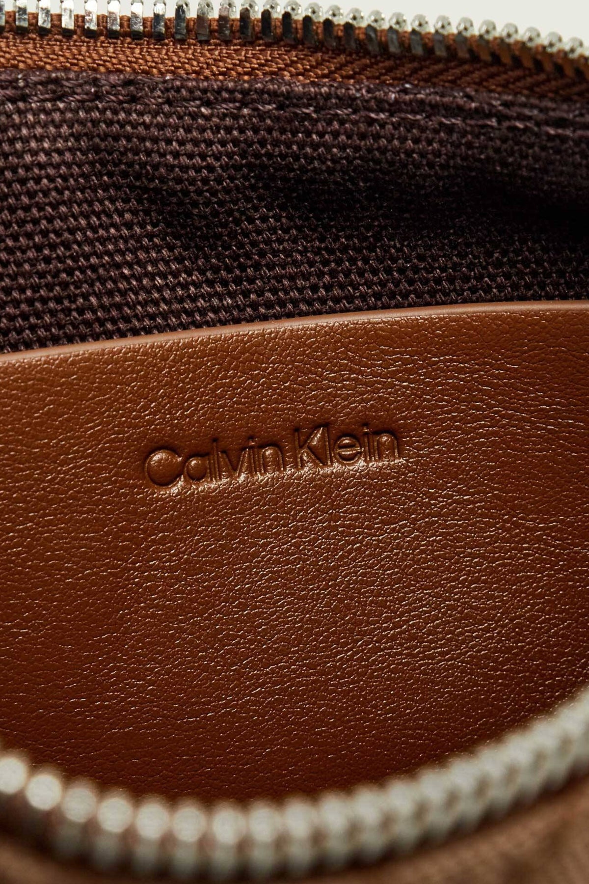 CALVIN KLEIN LV04F1164G EMBLEM AOP JACQUARD MINI en color MARRON CLARO (3)