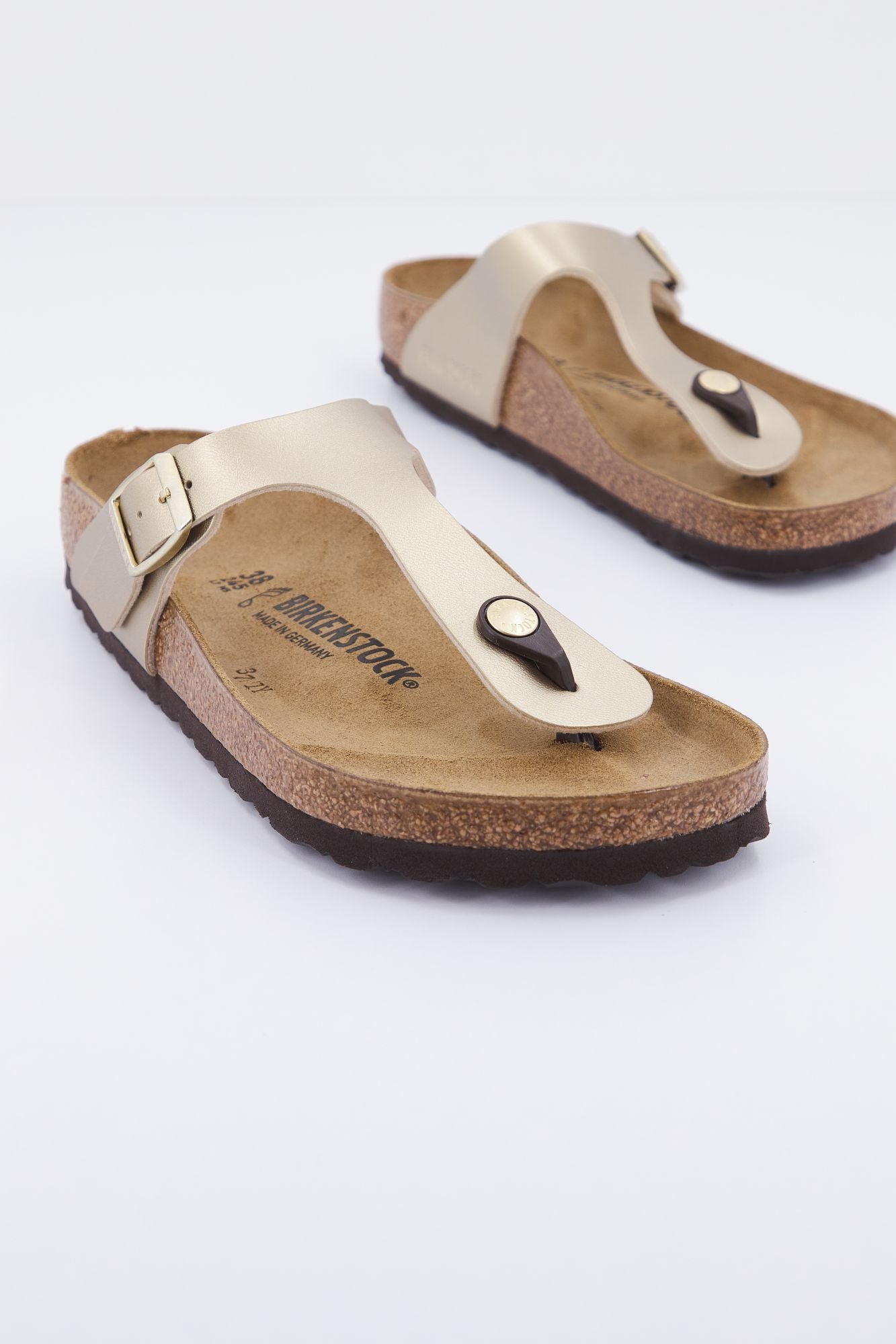 BIRKENSTOCK GIZEH BF en color ORO (2)