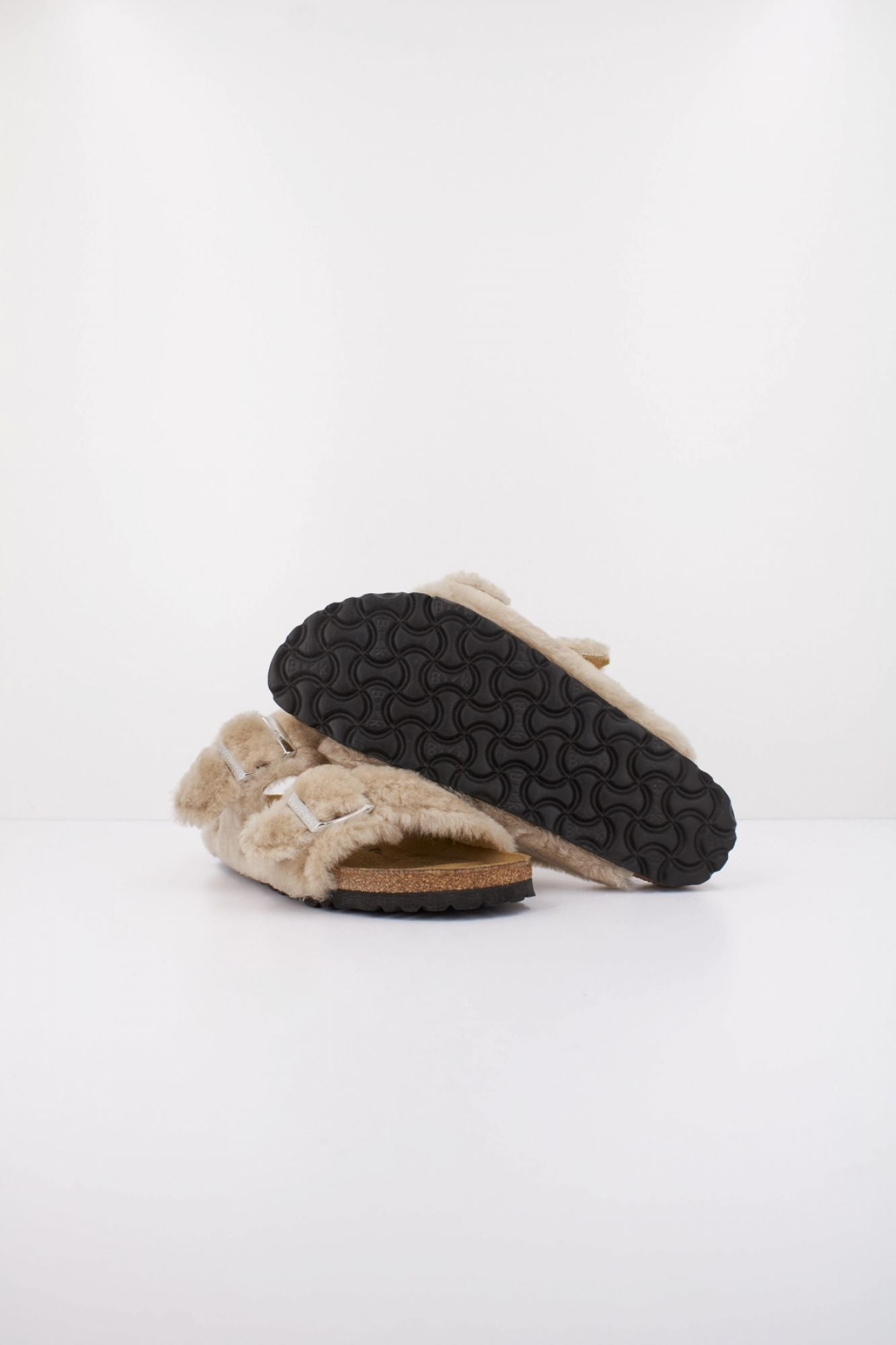 BIRKENSTOCK ARIZONA en color BEIS (5)