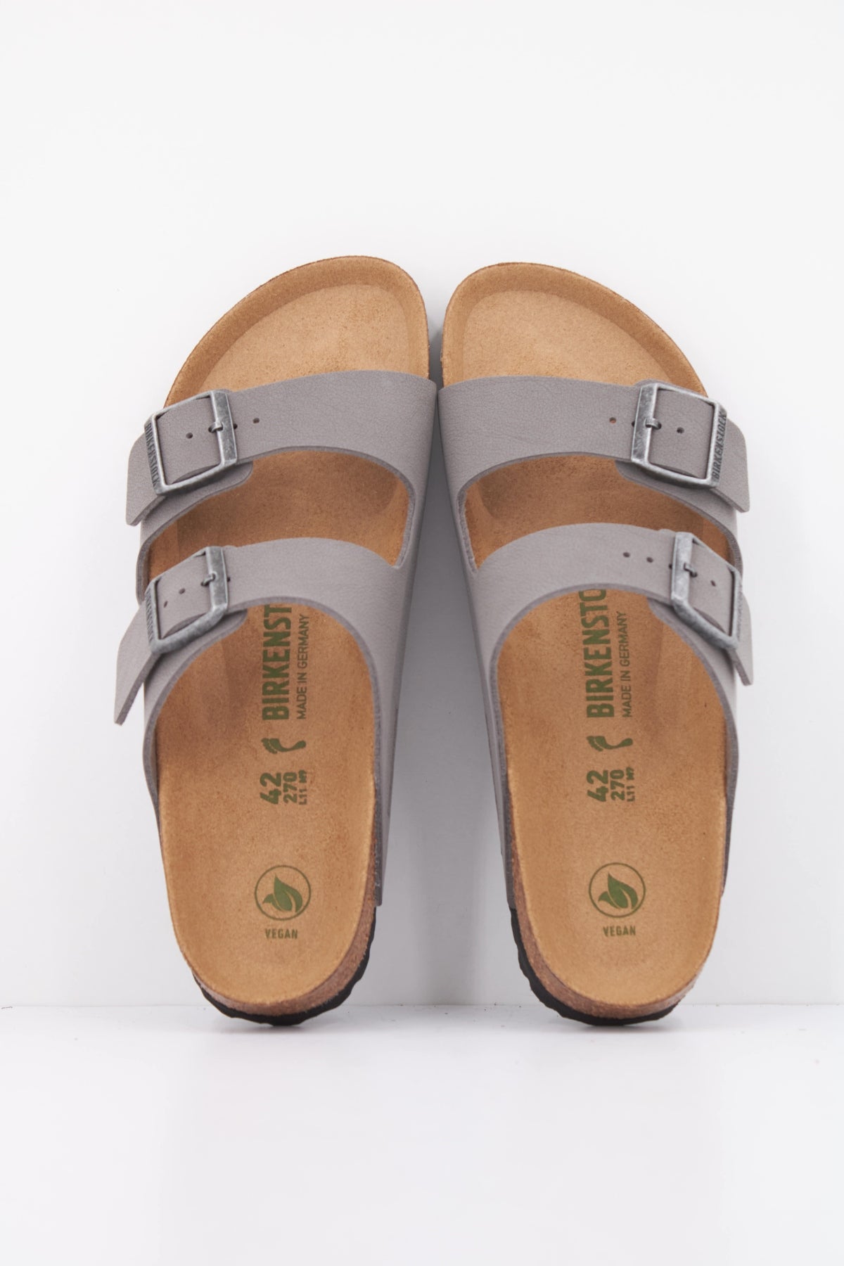 BIRKENSTOCK ARIZONA VEGAN BIRKIBUC en color GRIS (3)