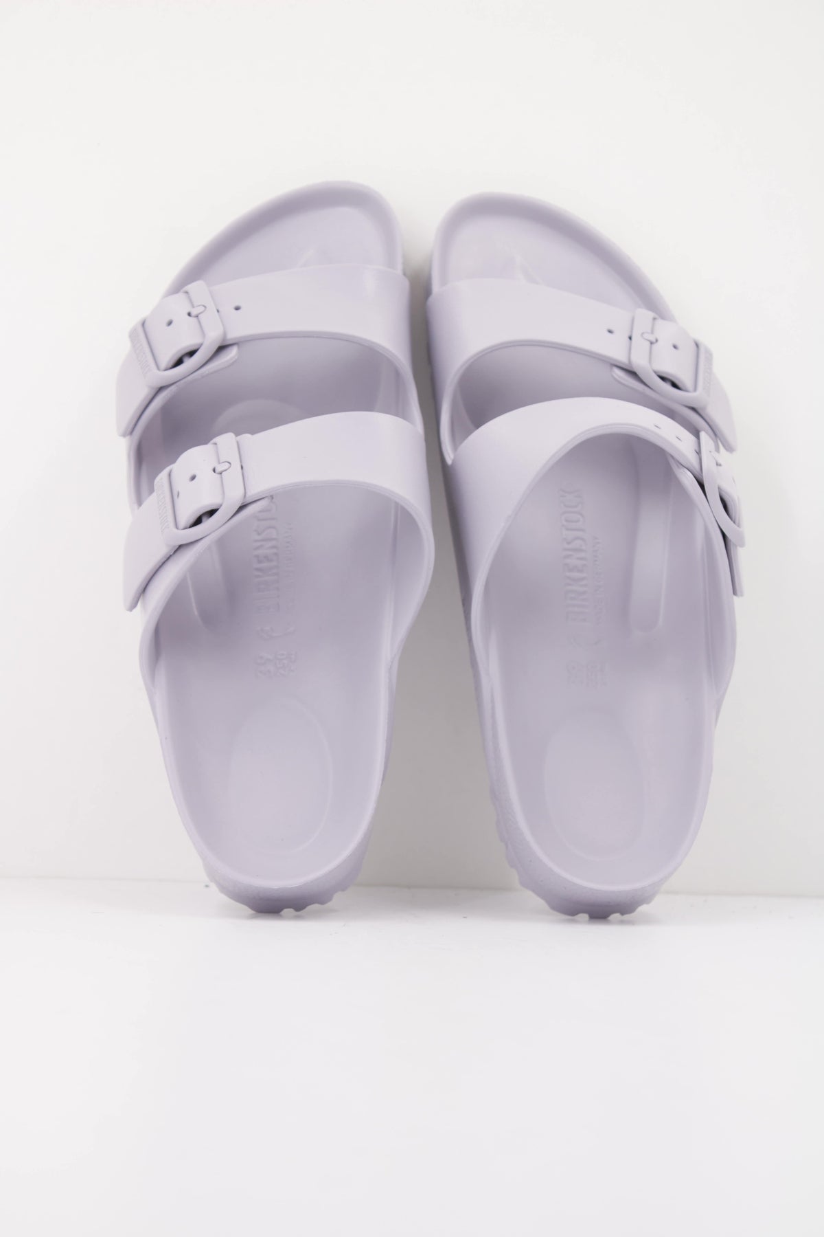 BIRKENSTOCK ARIZONA ESSENTIALS EVA en color VIOLETA (3)