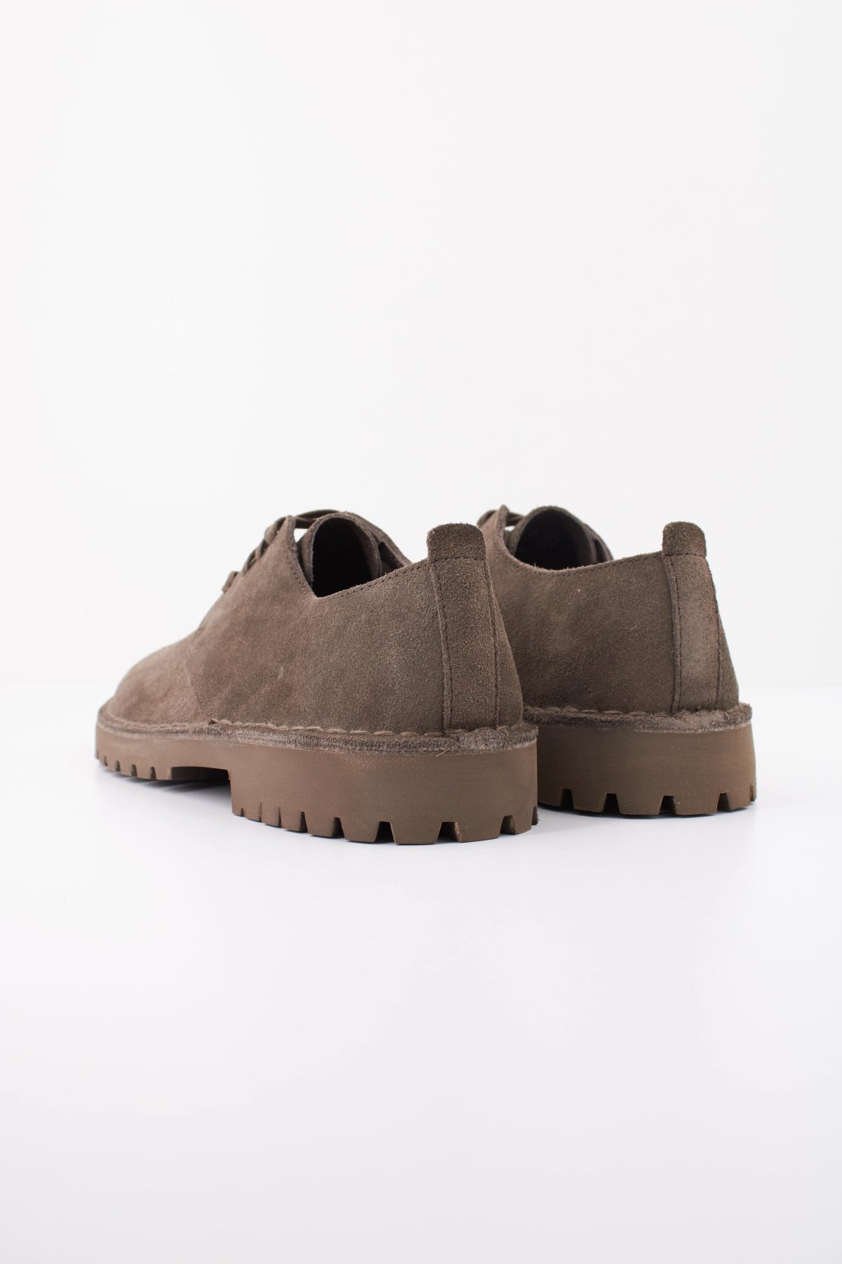 CLARKS DESERT ROCK LO MOLE en color GRIS (4)