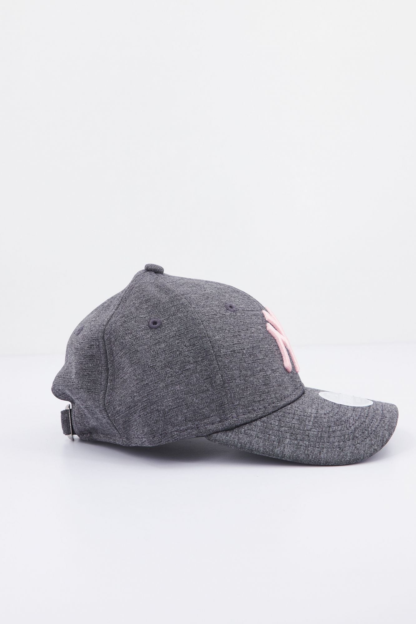 NEW ERA TECH JERSEY 9FORTY en color GRIS (2)