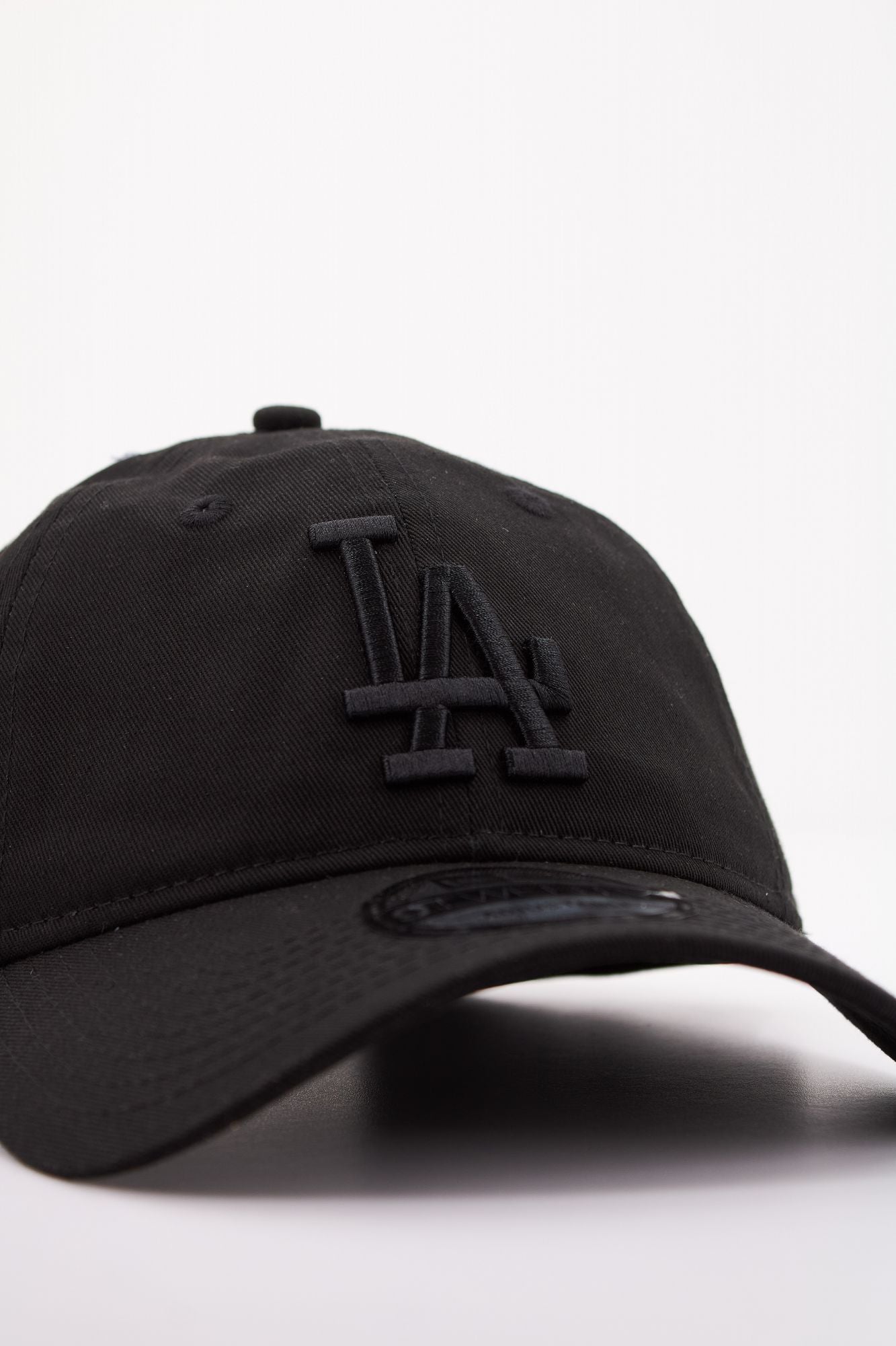 NEW ERA NOS LEAGUE ESS en color NEGRO (4)