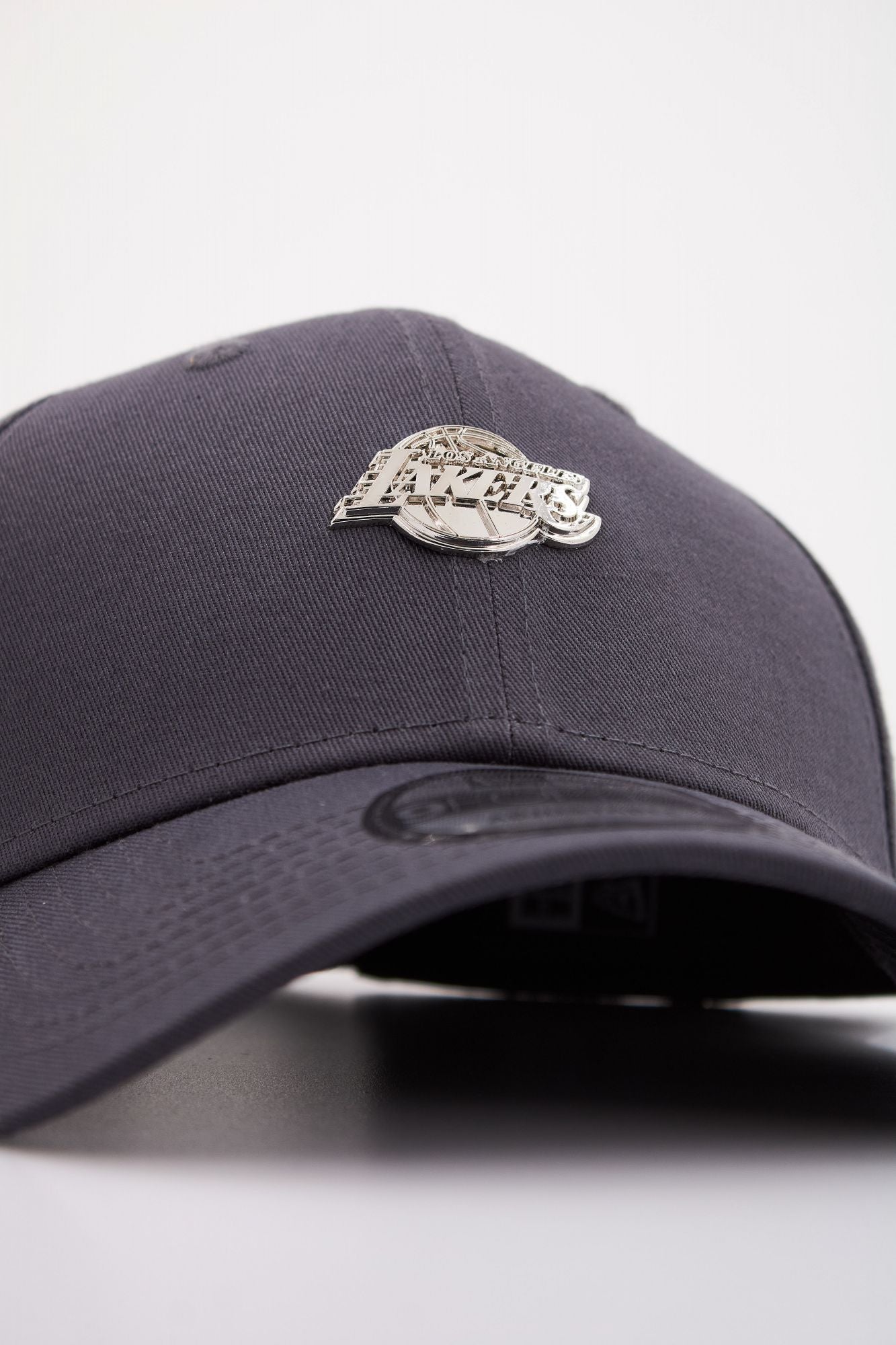 NEW ERA LOS ANGELES LAKERS GRH en color GRIS (4)