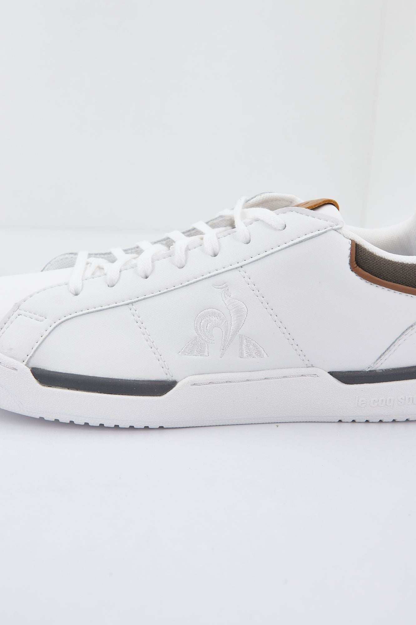 LE COQ SPORTIF STADIUM WORKWEAR LEATHER en color BLANCO (3)