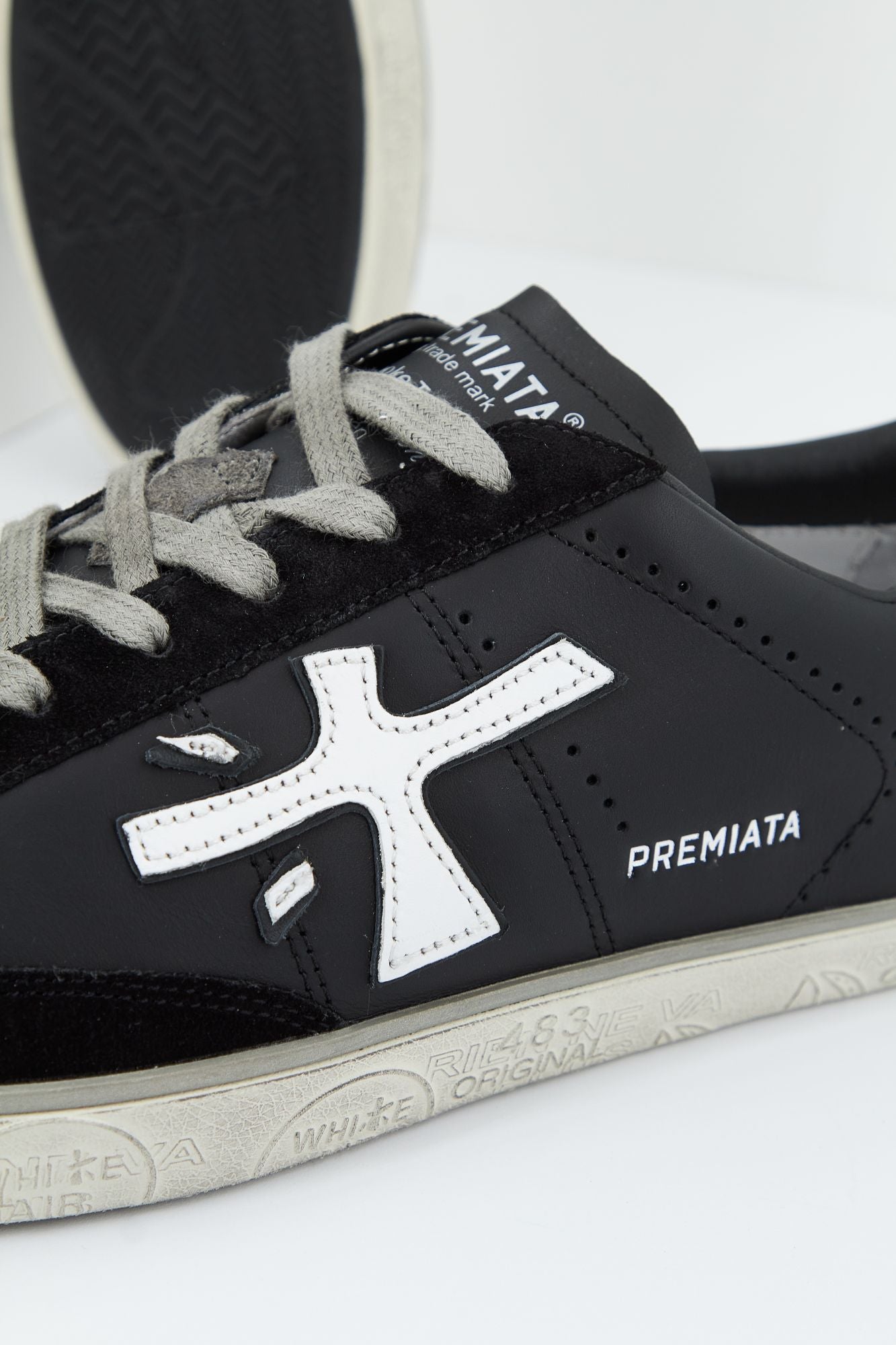 PREMIATA TIMELESS TRAINERS en color NEGRO (4)