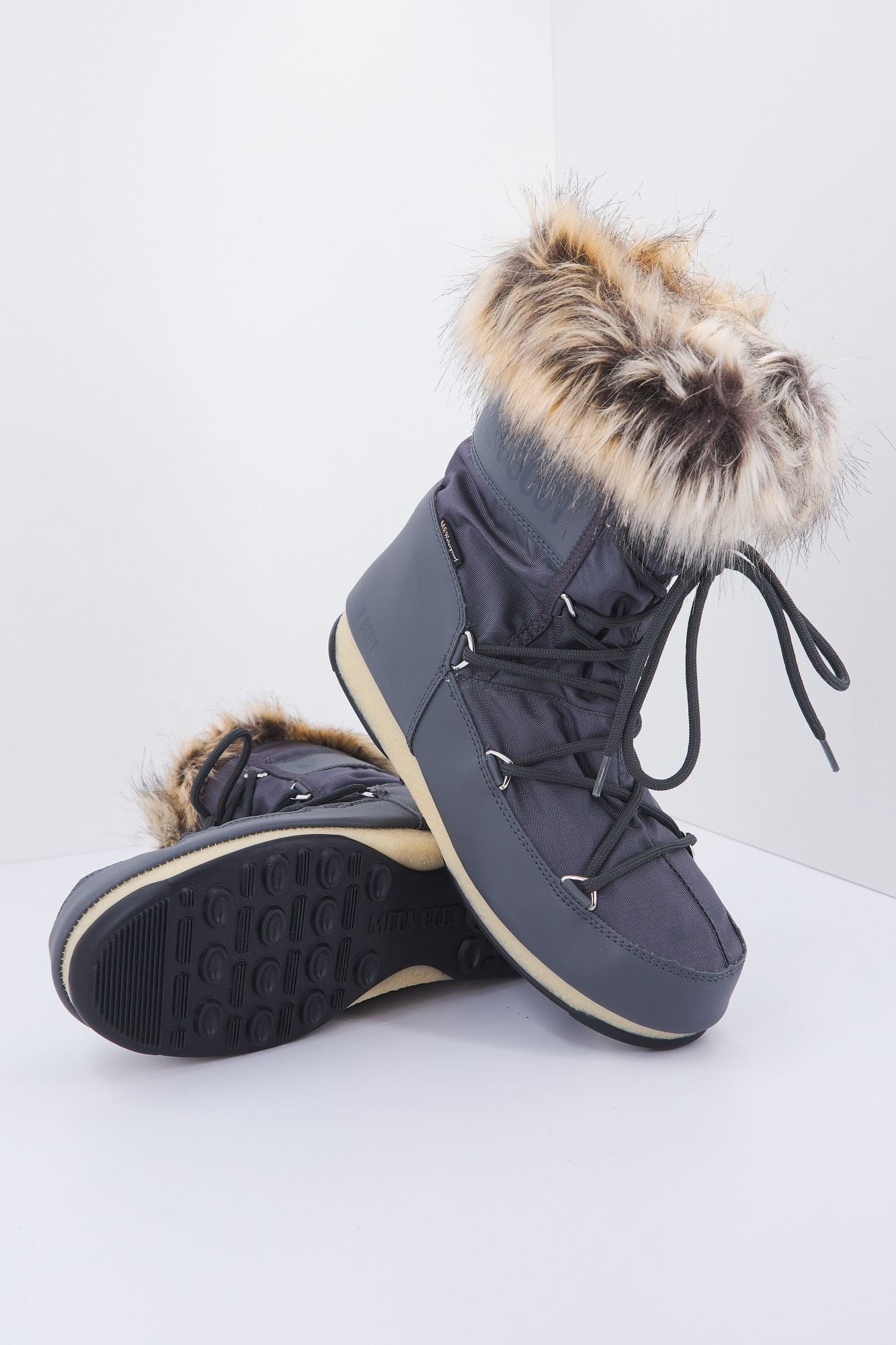 MOON BOOT 24008800 006 en color GRIS (4)