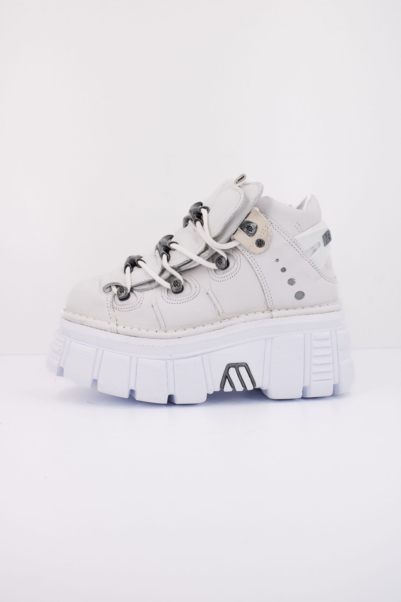 NEW ROCK M106 S53 en color BLANCO (1)