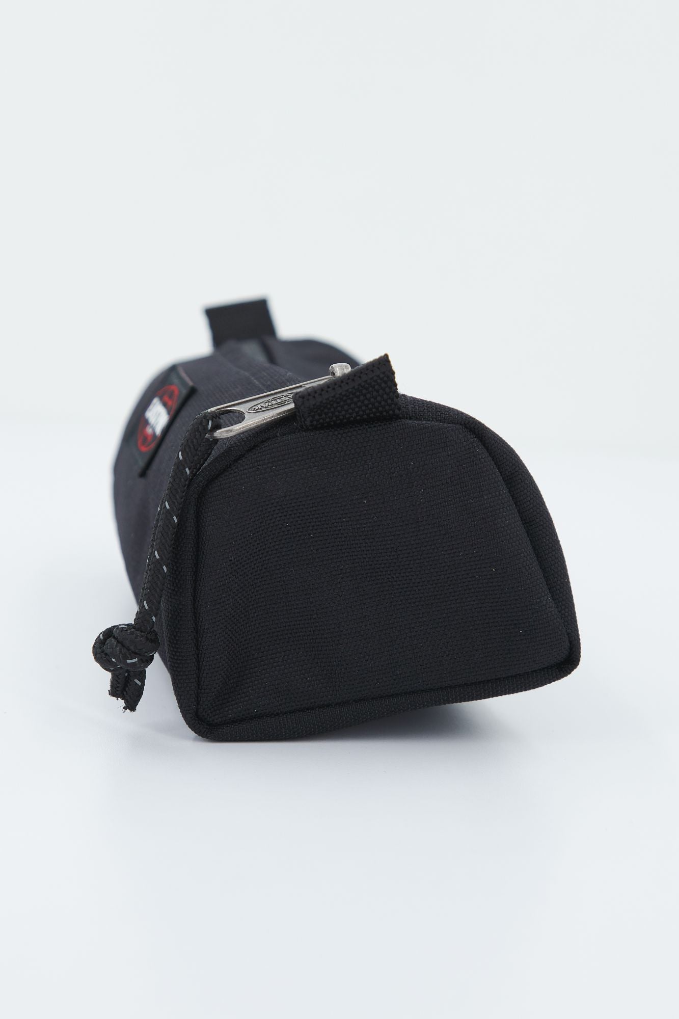 EASTPAK BENCHMARK SINGLE en color NEGRO (2)