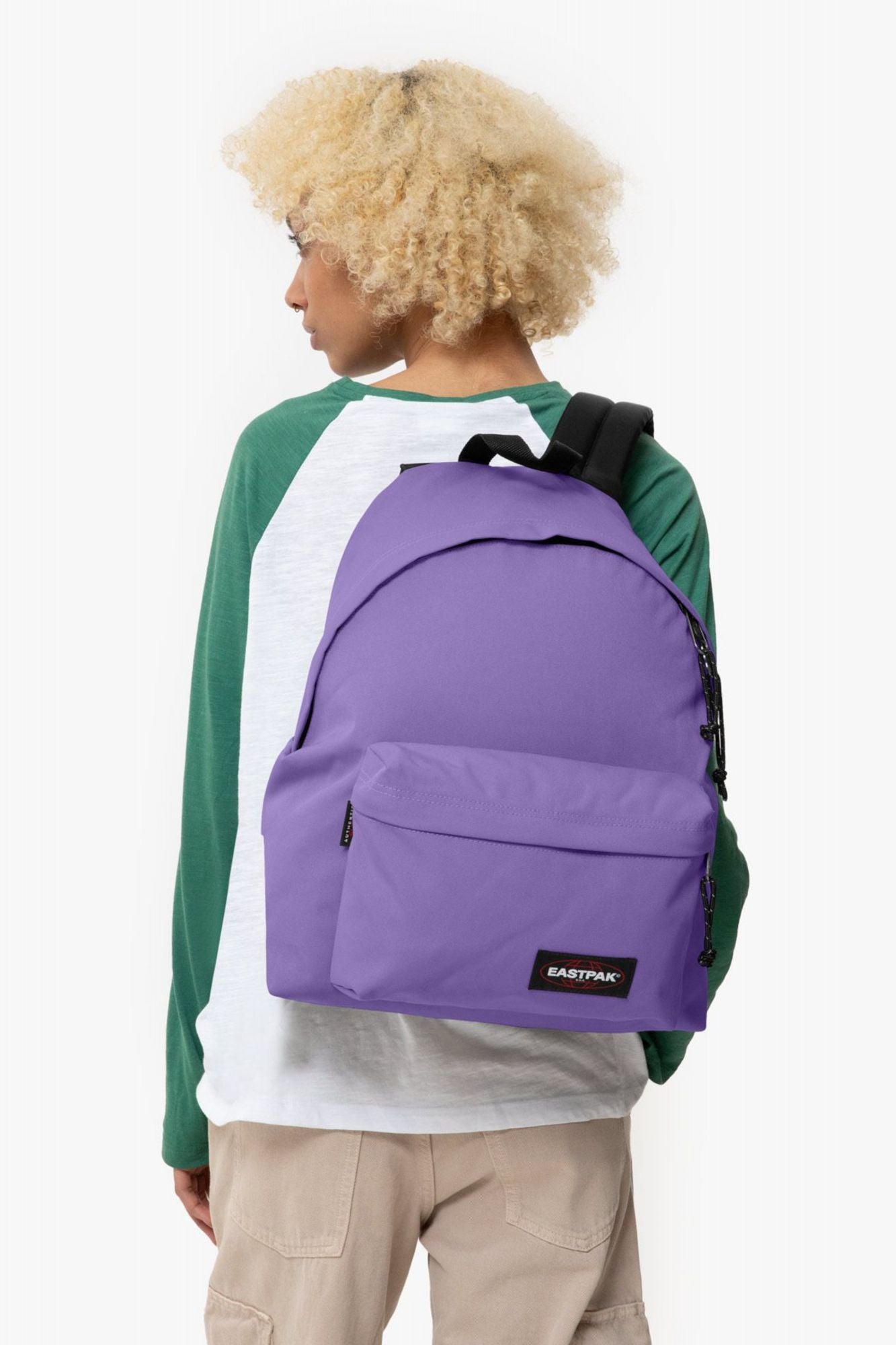 EASTPAK PADDED PAK'R PETAL en color VIOLETA (1)