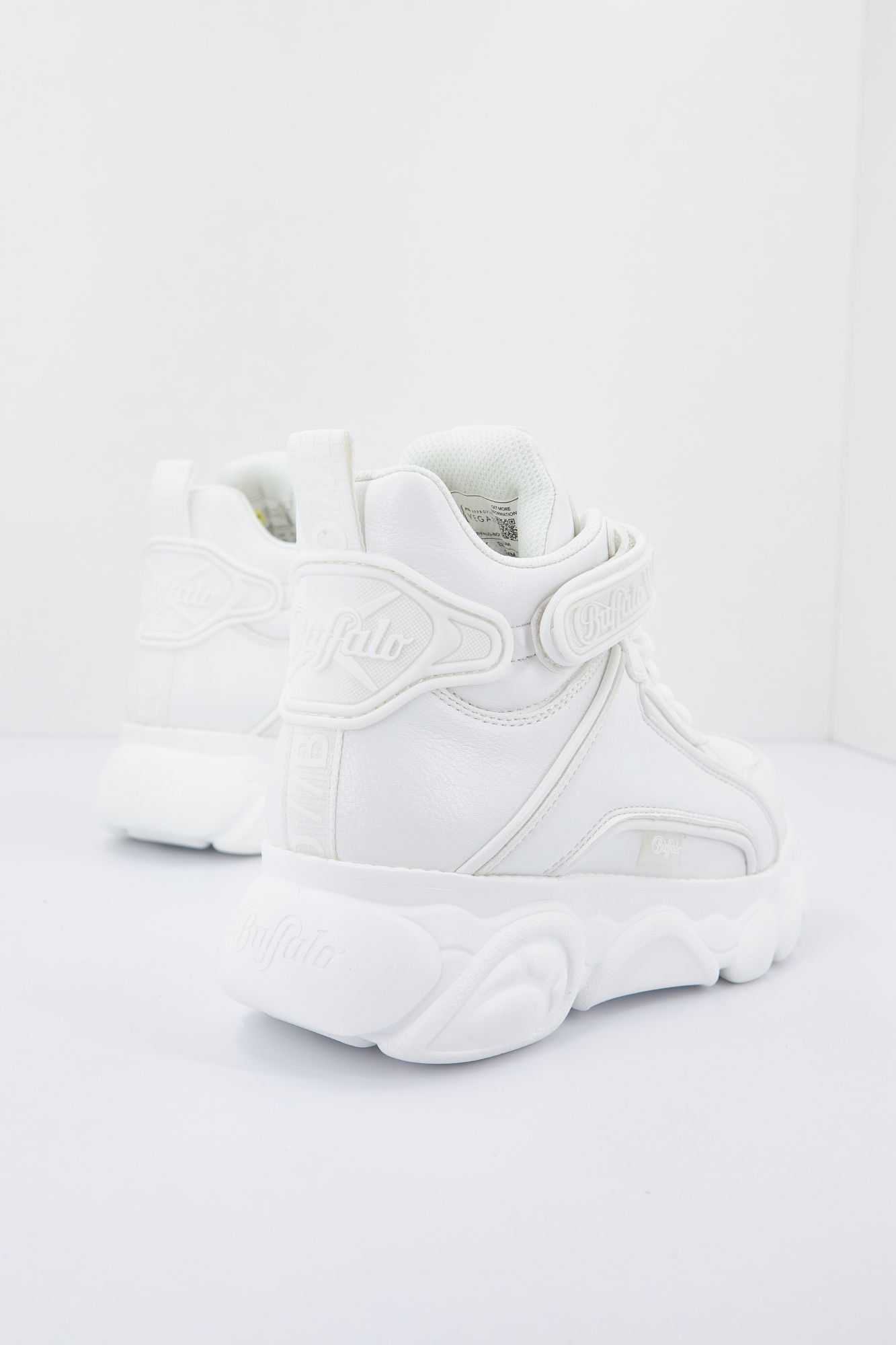 BUFFALO CLD CORIN MID en color BLANCO (3)