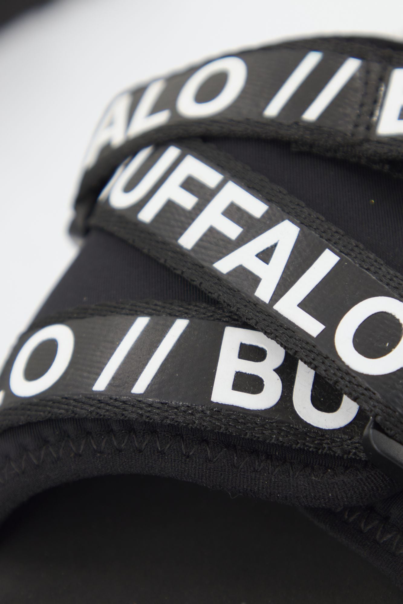 BUFFALO RURI en color NEGRO (3)
