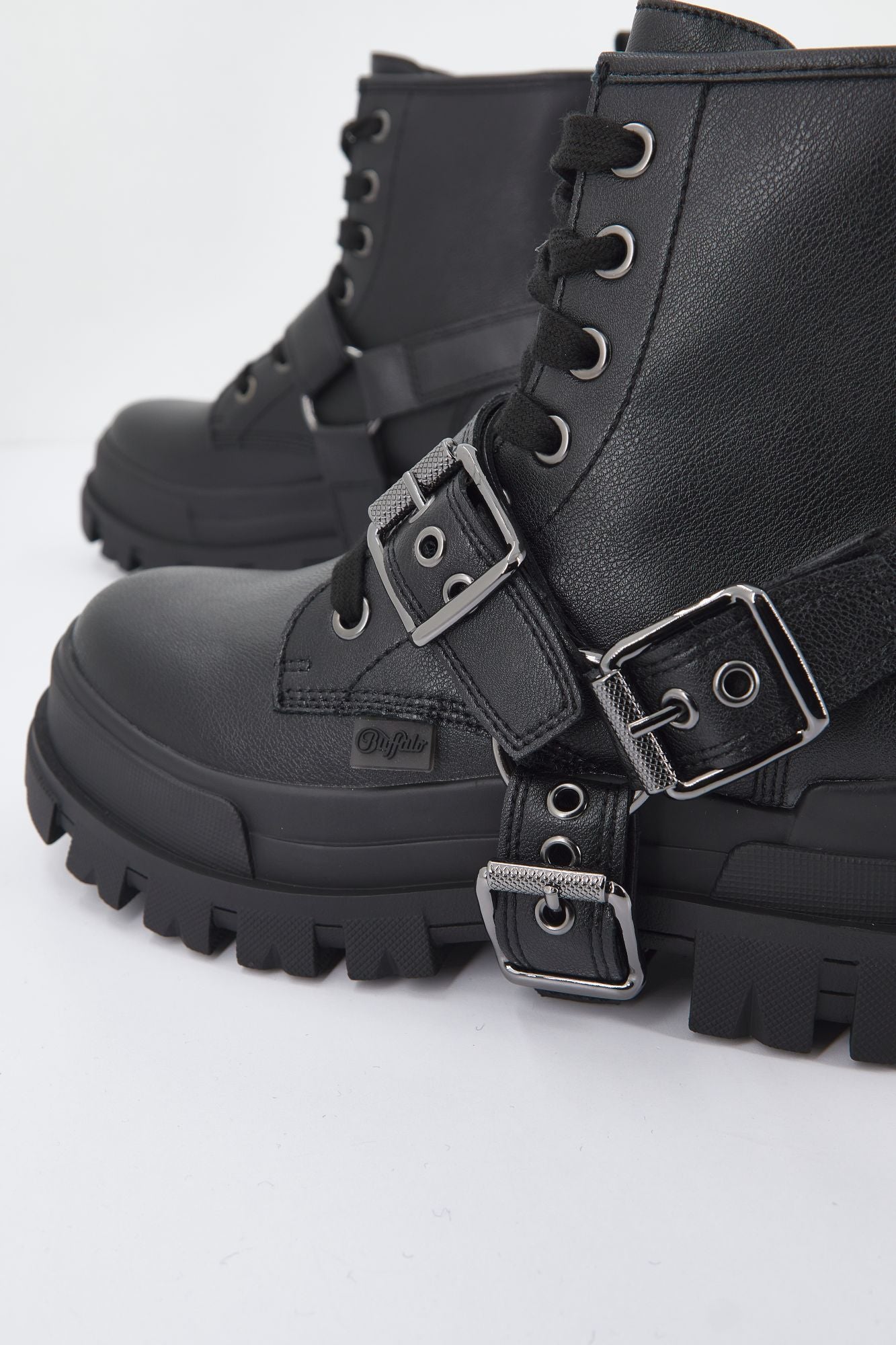 BUFFALO ASPHA BIKER en color NEGRO (2)