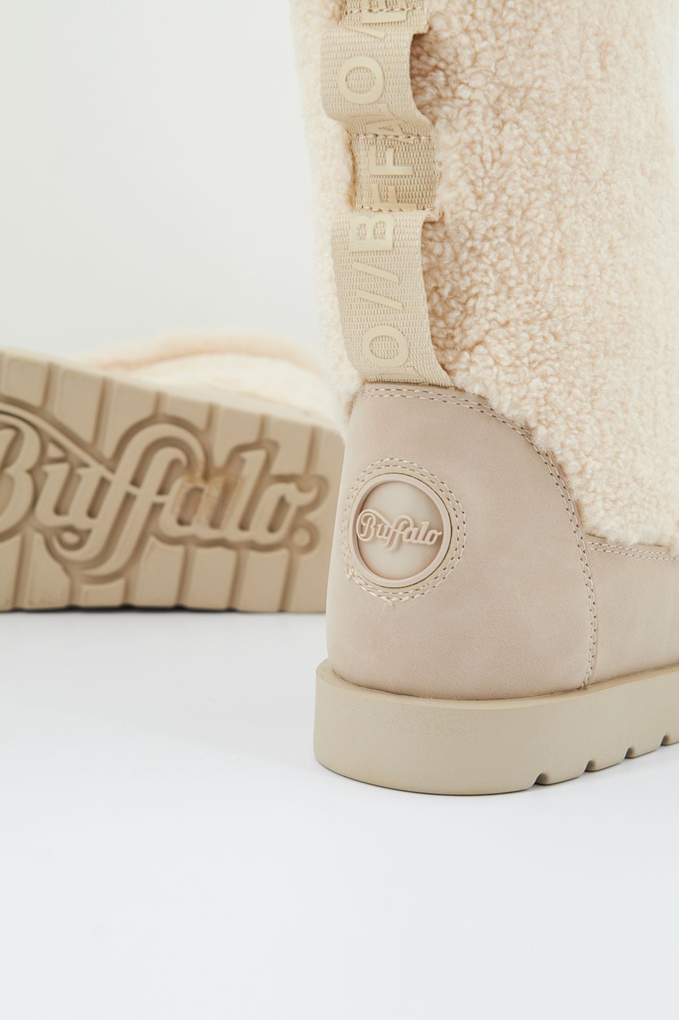 BUFFALO EVE PULL ON en color BEIS (4)
