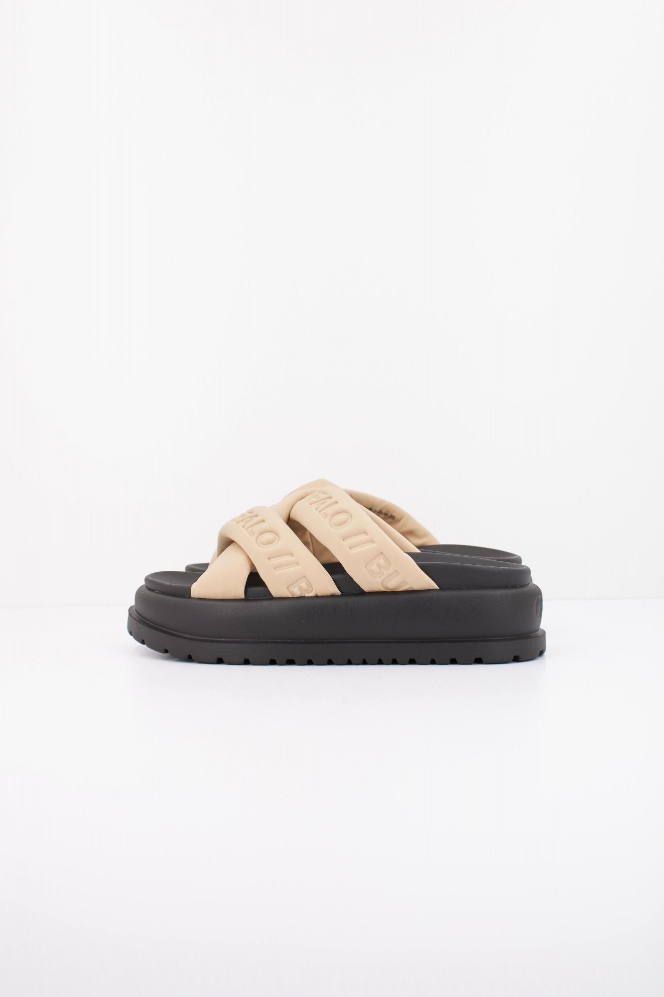 BUFFALO RAYA ARI STUD VEGAN en color NUDE (1)
