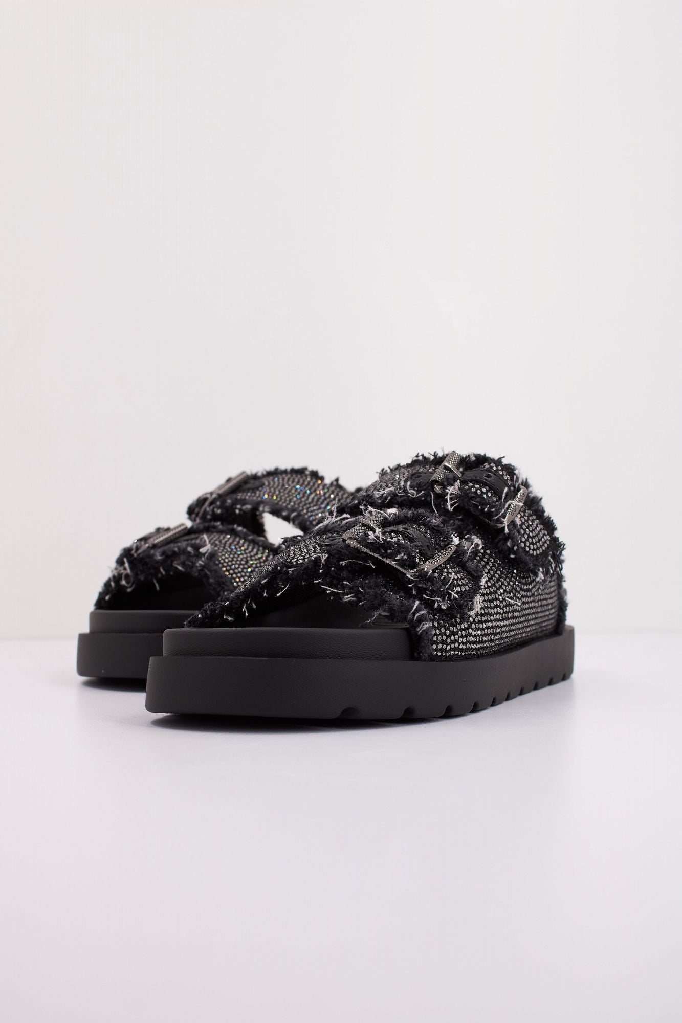 BUFFALO EVE ARI SPARK en color NEGRO (2)