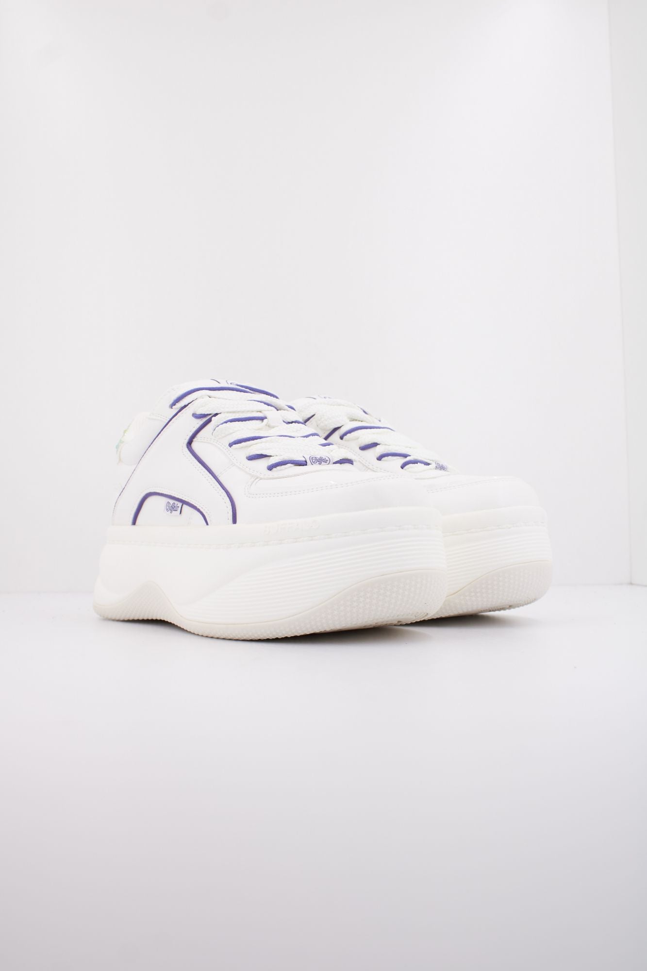 BUFFALO ORCUS LUXE en color BLANCO (2)