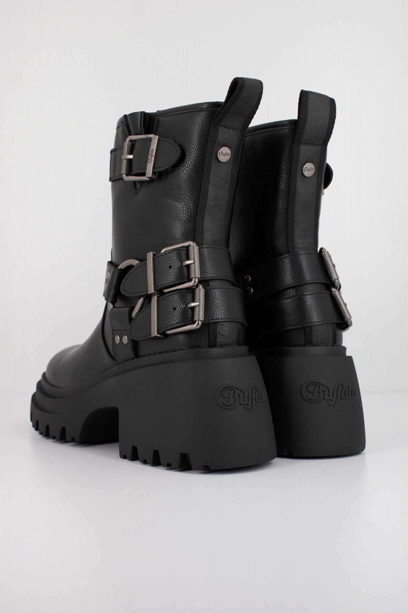BUFFALO BRAVR BIKER LO en color NEGRO (3)