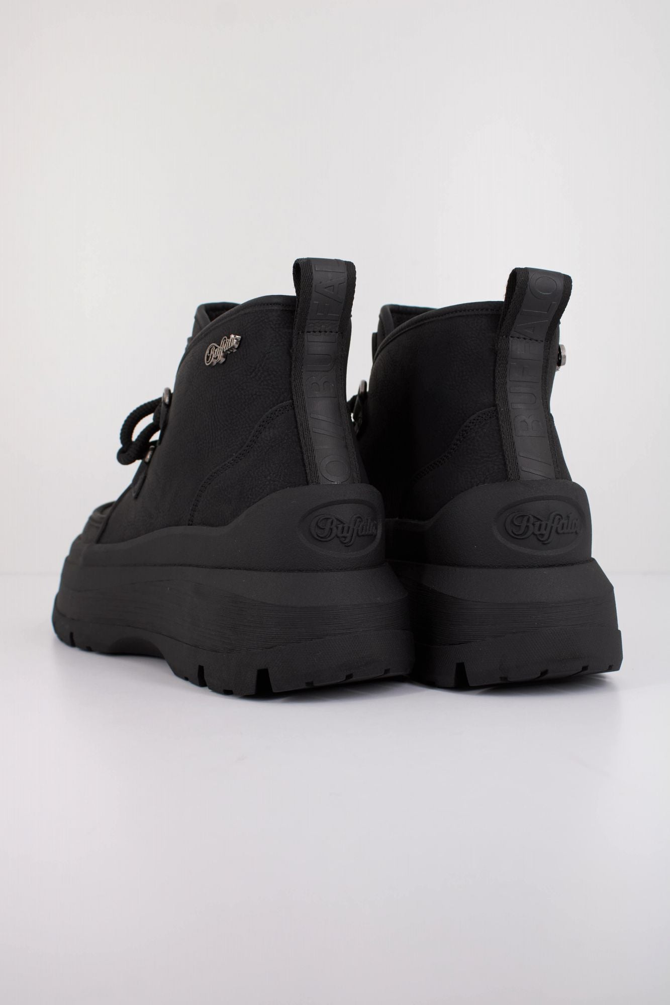 BUFFALO OLYMPIA CHUKKA WARM en color NEGRO (3)
