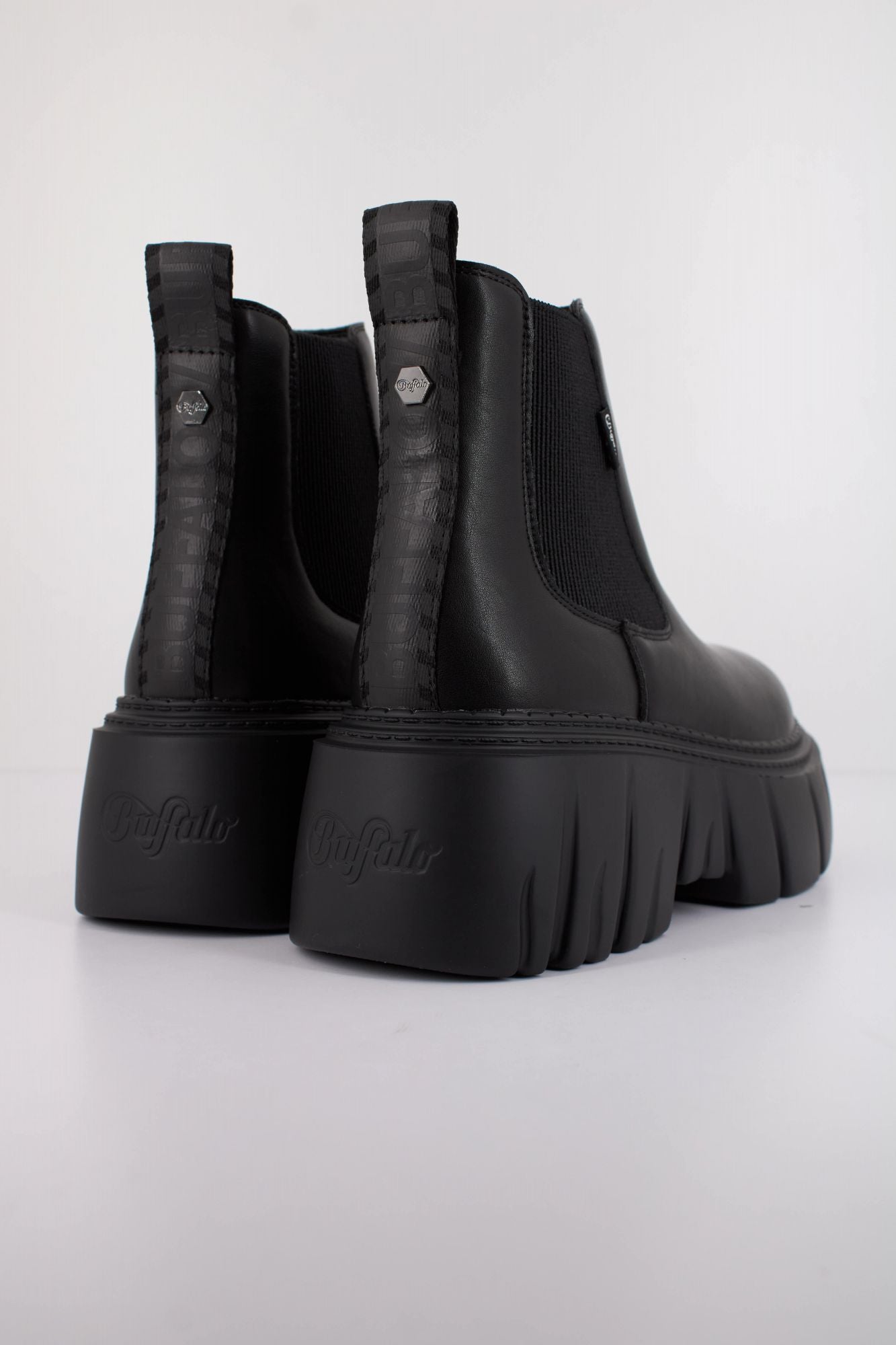 BUFFALO ZESPHER CHELSEA en color NEGRO (3)