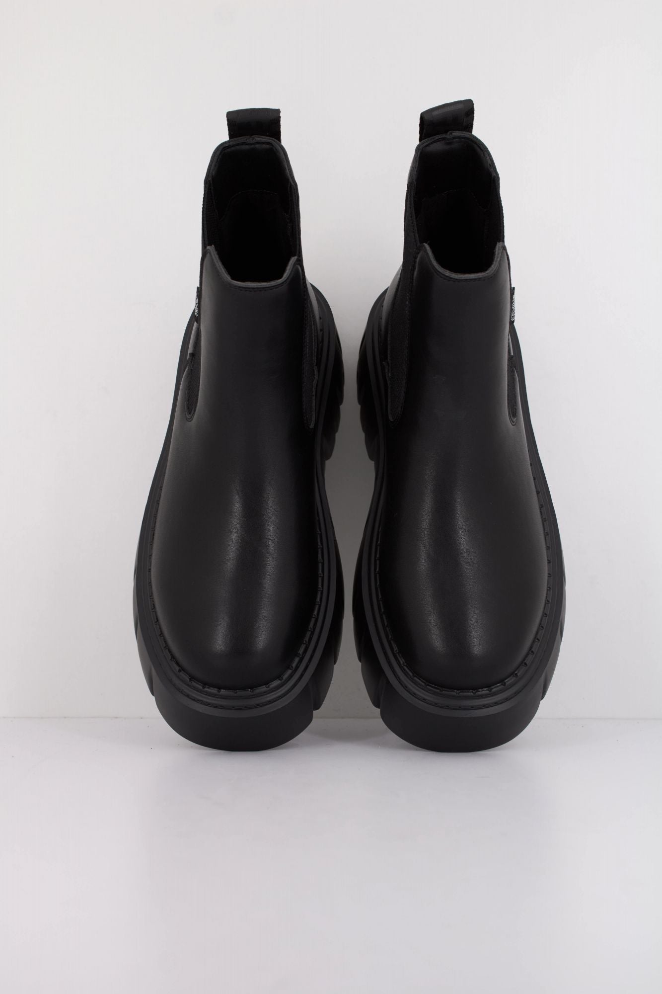BUFFALO ZESPHER CHELSEA en color NEGRO (5)